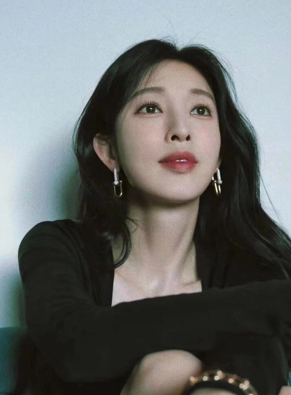 【Tiffany*帝芙尼最新款🆕🆕玫瑰金镶钻马蹄耳钉】一致官网黄铜材质，非常的上镜‼️设计很特别值得入手