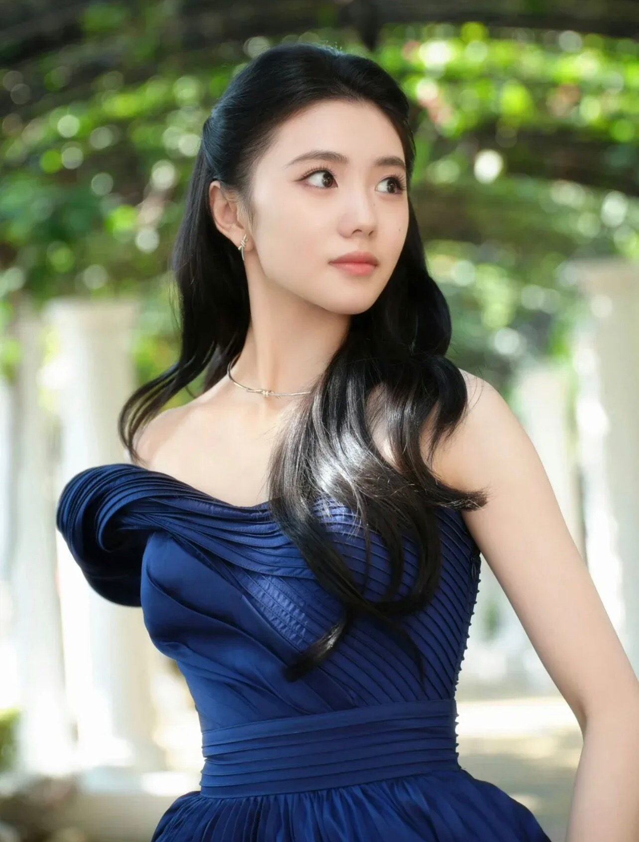 【Tiffany*帝芙尼最新款🆕🆕银色镶钻绳结耳钉】一致官网黄铜材质，非常的上镜‼️设计很特别值得入手。