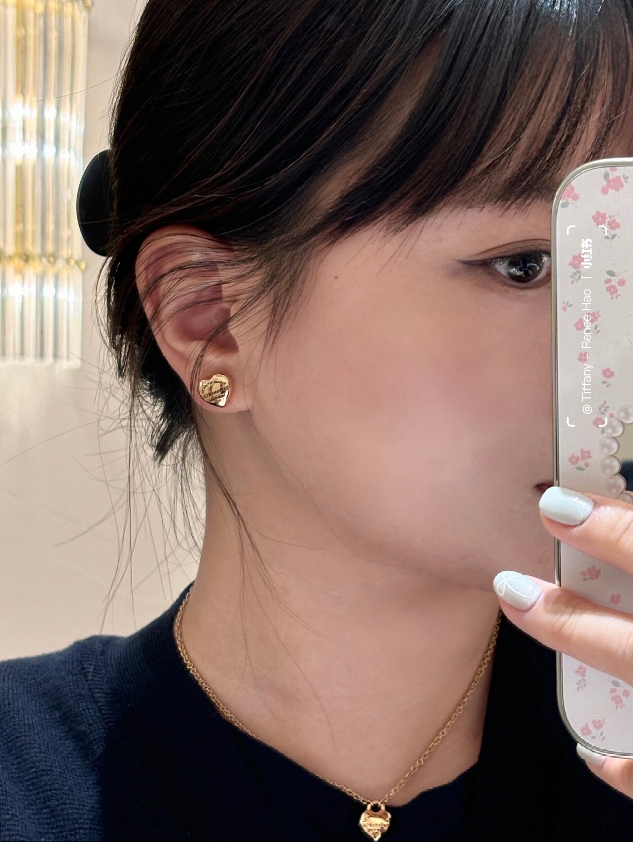【Tiffany*帝芙尼最新款🆕🆕金色光面爱心耳钉】一致官网黄铜材质，非常的上镜‼️设计很特别值得入手。