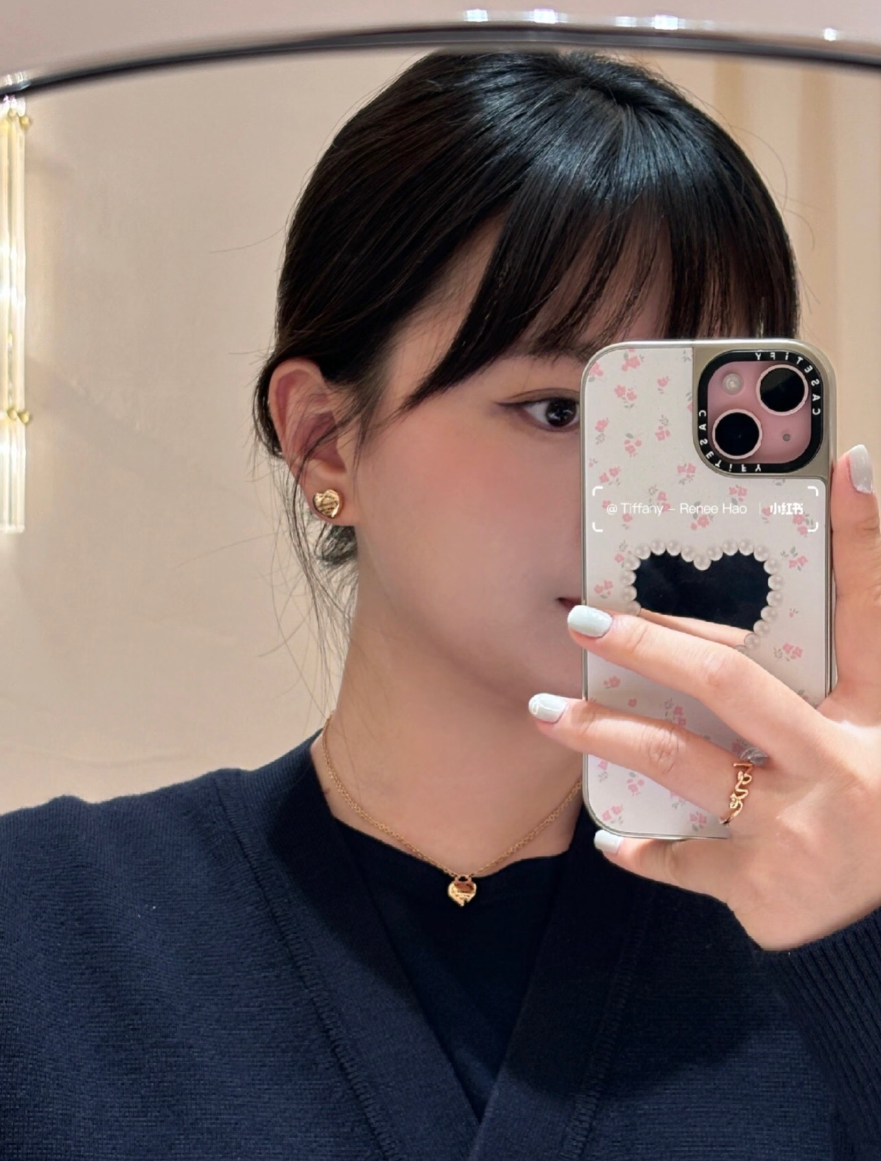 【Tiffany*帝芙尼最新款🆕🆕金色光面爱心耳钉】一致官网黄铜材质，非常的上镜‼️设计很特别值得入手。