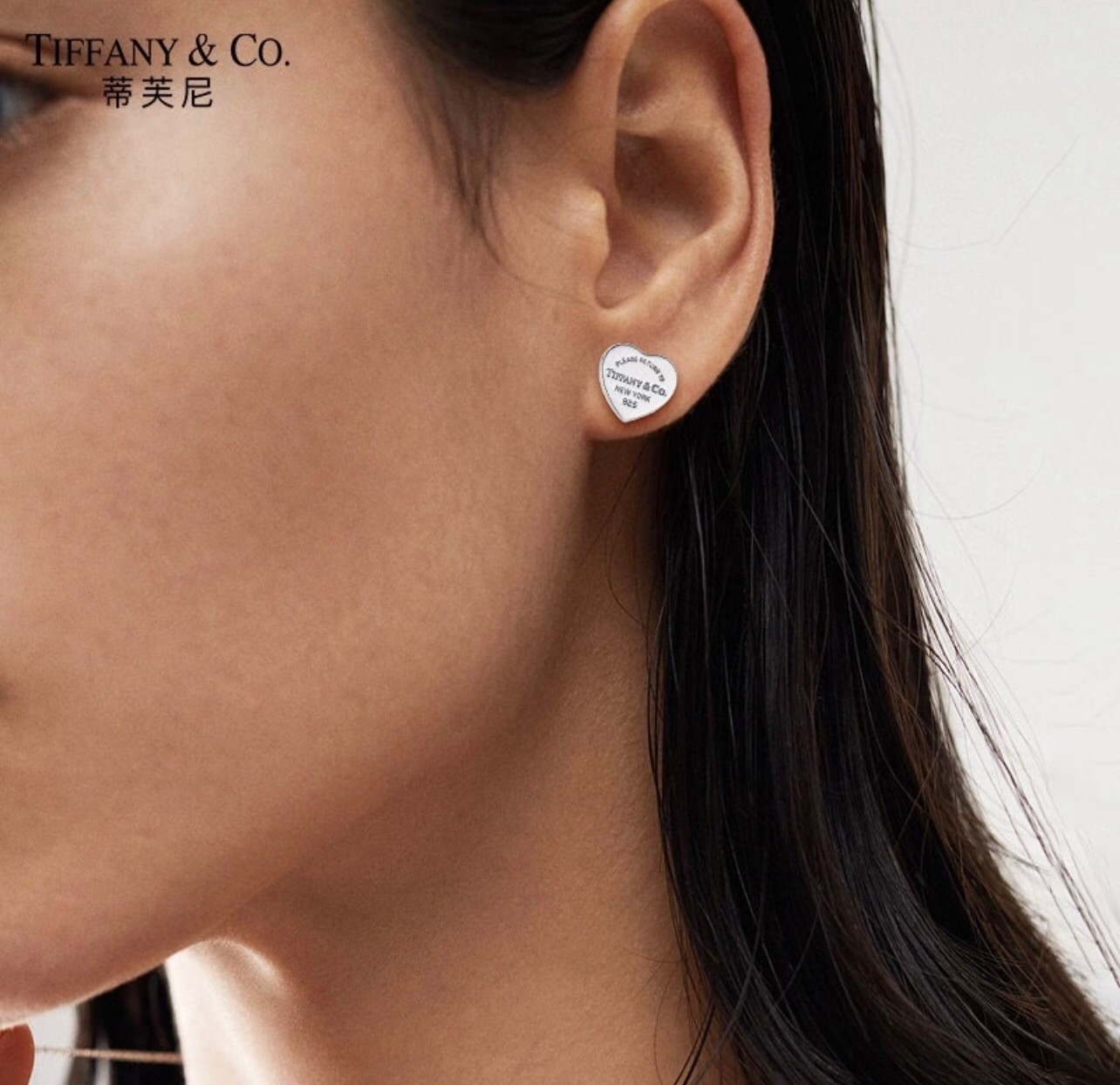 【Tiffany*帝芙尼最新款🆕🆕银色光面925爱心耳钉】一致官网黄铜材质，非常的上镜‼️设计很特别值得