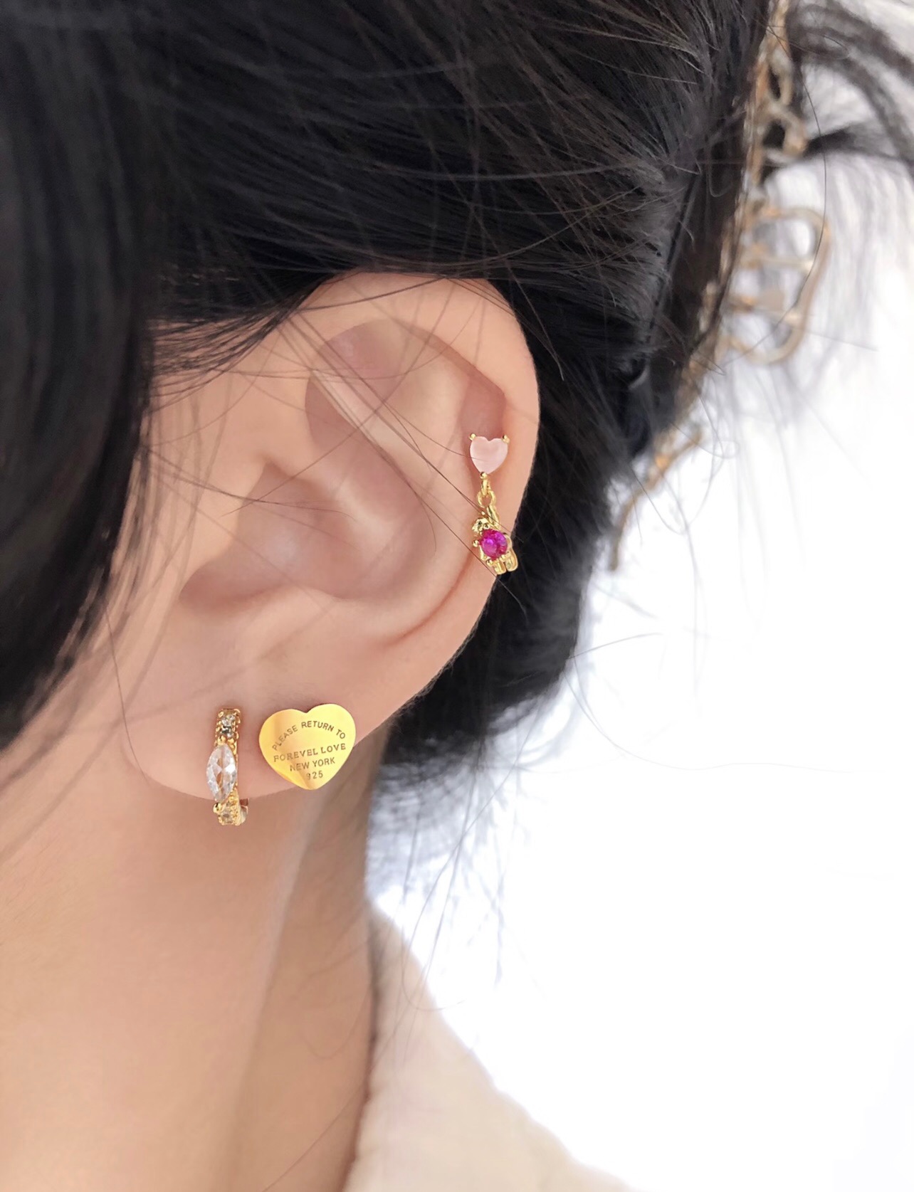 【Tiffany*帝芙尼最新款🆕🆕金色光面750爱心耳钉】一致官网黄铜材质，非常的上镜‼️设计很特别值得