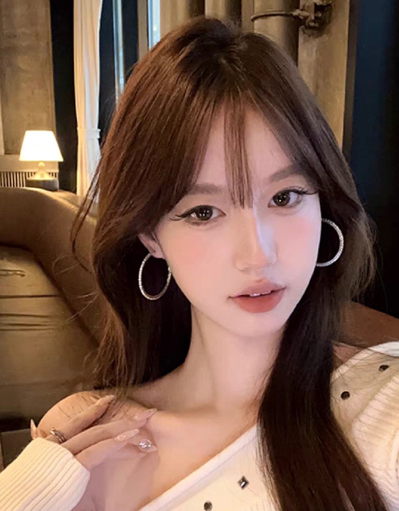 【Tiffany*帝芙尼最新款🆕🆕银色满钻半圆耳钉】一致官网黄铜材质，非常的上镜‼️设计很特别值得入手。