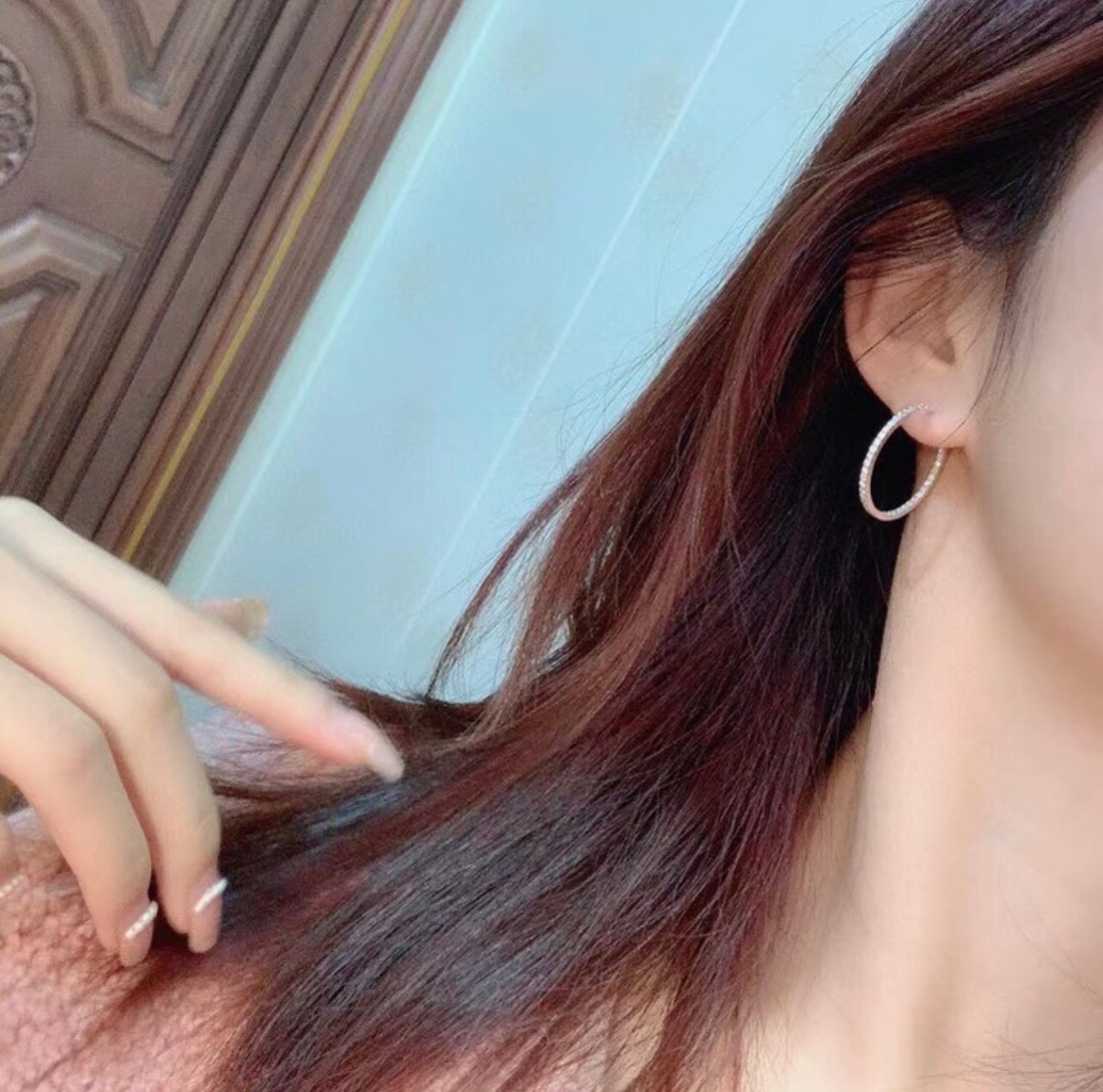 【Tiffany*帝芙尼最新款🆕🆕银色满钻半圆耳钉】一致官网黄铜材质，非常的上镜‼️设计很特别值得入手。