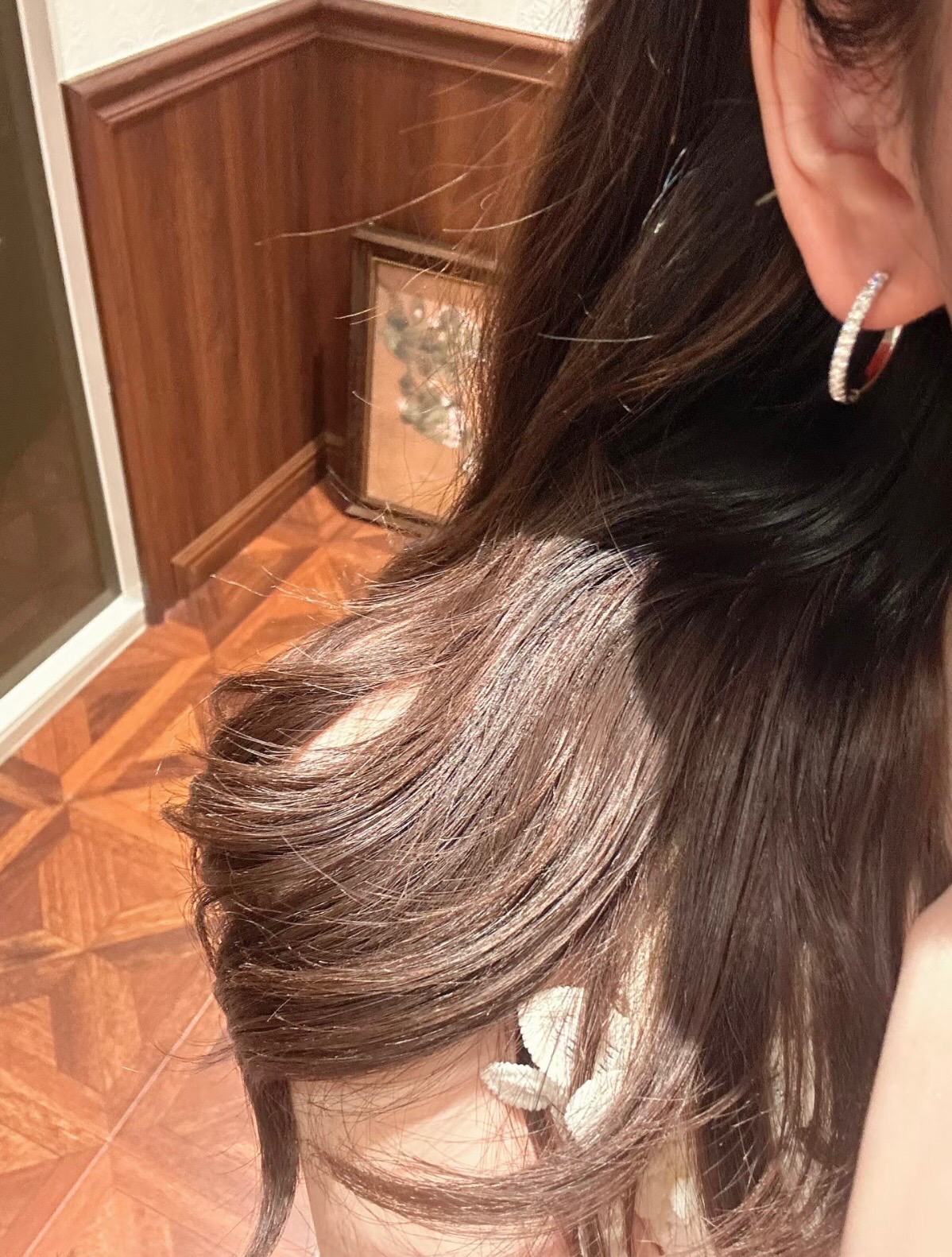 【Tiffany*帝芙尼最新款🆕🆕银色满钻半圆耳钉】一致官网黄铜材质，非常的上镜‼️设计很特别值得入手。