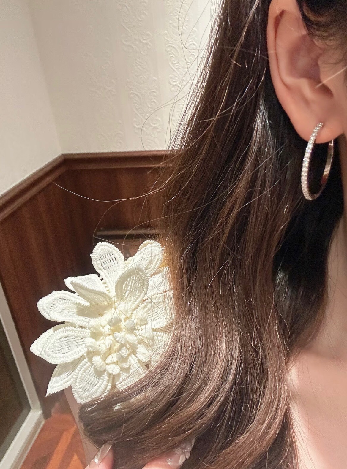 【Tiffany*帝芙尼最新款🆕🆕银色满钻半圆耳钉】一致官网黄铜材质，非常的上镜‼️设计很特别值得入手。