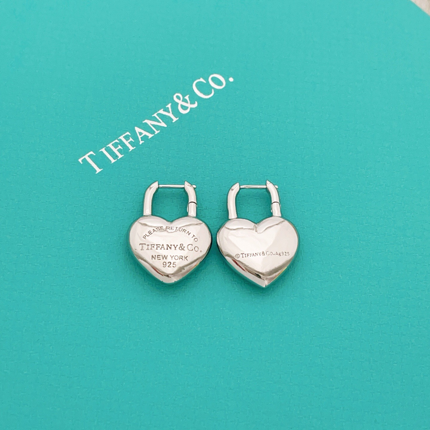 【Tiffany*帝芙尼最新款🆕🆕银色光面流苏925爱心耳钉】一致官网黄铜材质，非常的上镜‼️设计很特别