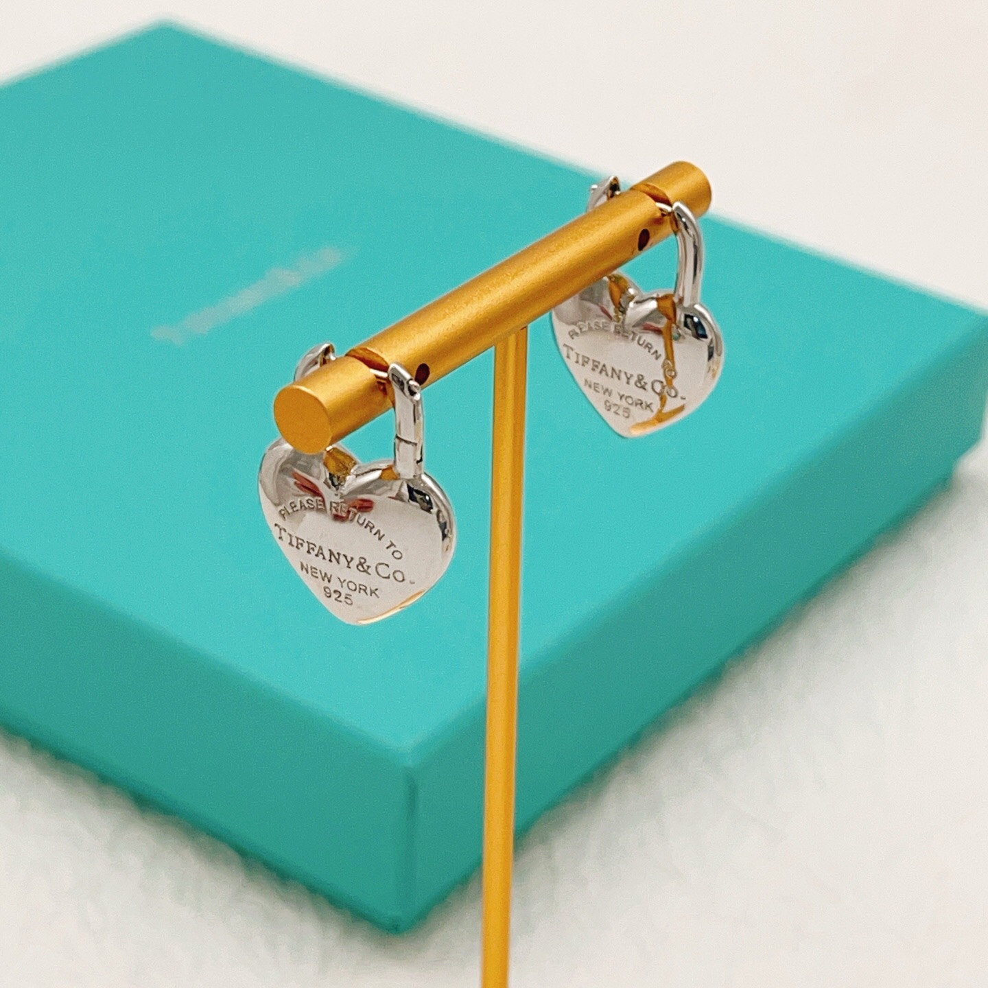 【Tiffany*帝芙尼最新款🆕🆕银色光面流苏925爱心耳钉】一致官网黄铜材质，非常的上镜‼️设计很特别