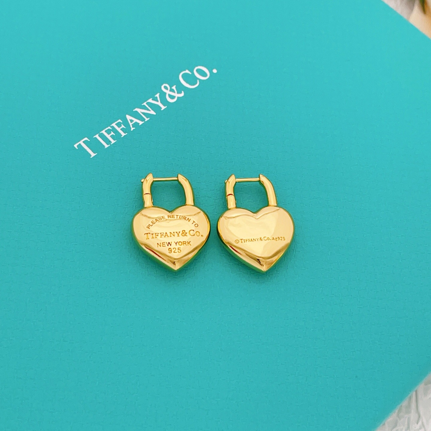 【Tiffany*帝芙尼最新款🆕🆕金色光面流苏925爱心耳钉】一致官网黄铜材质，非常的上镜‼️设计很特别