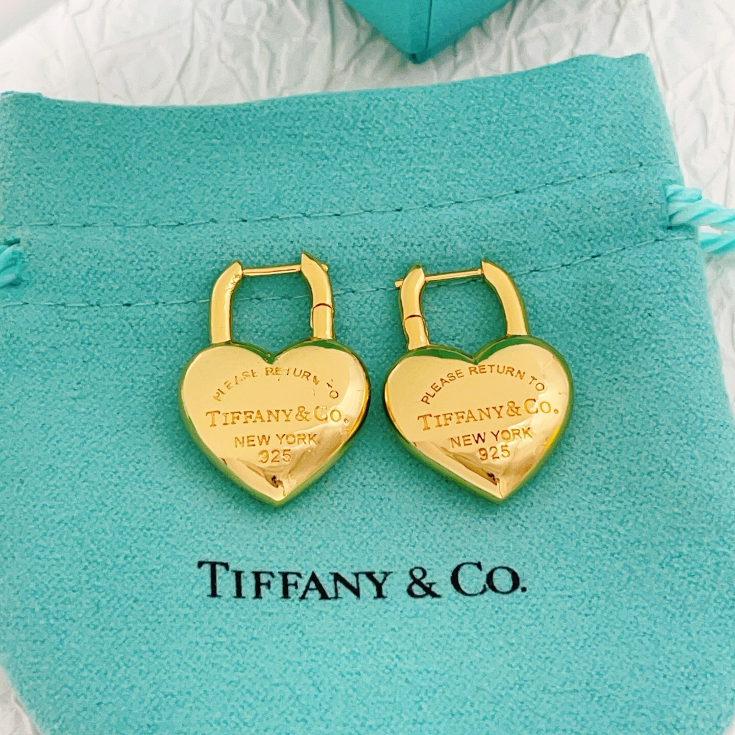【Tiffany*帝芙尼最新款🆕🆕金色光面流苏925爱心耳钉】一致官网黄铜材质，非常的上镜‼️设计很特别