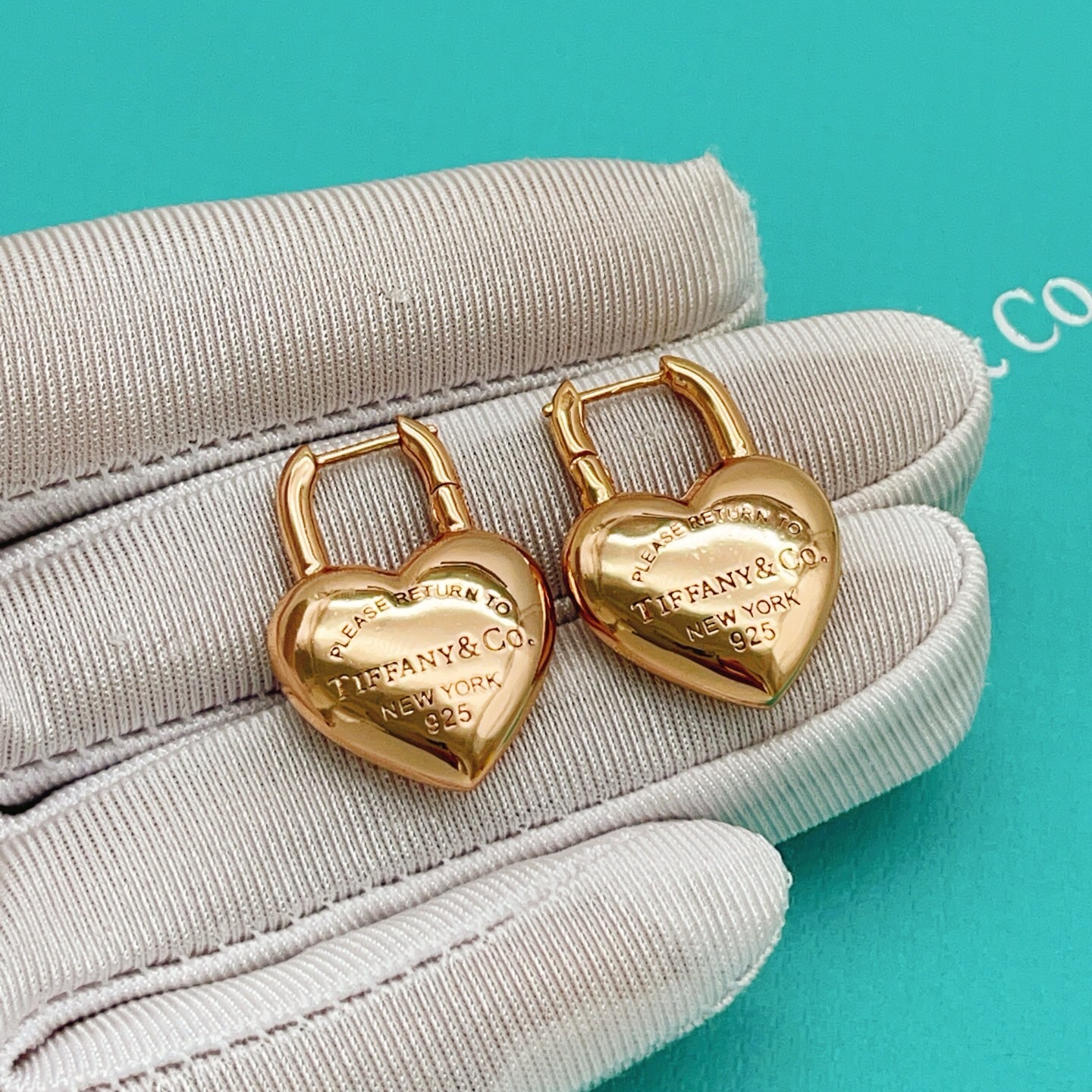 【Tiffany*帝芙尼最新款🆕🆕玫瑰金光面流苏925爱心耳钉】一致官网黄铜材质，非常的上镜‼️设计很特