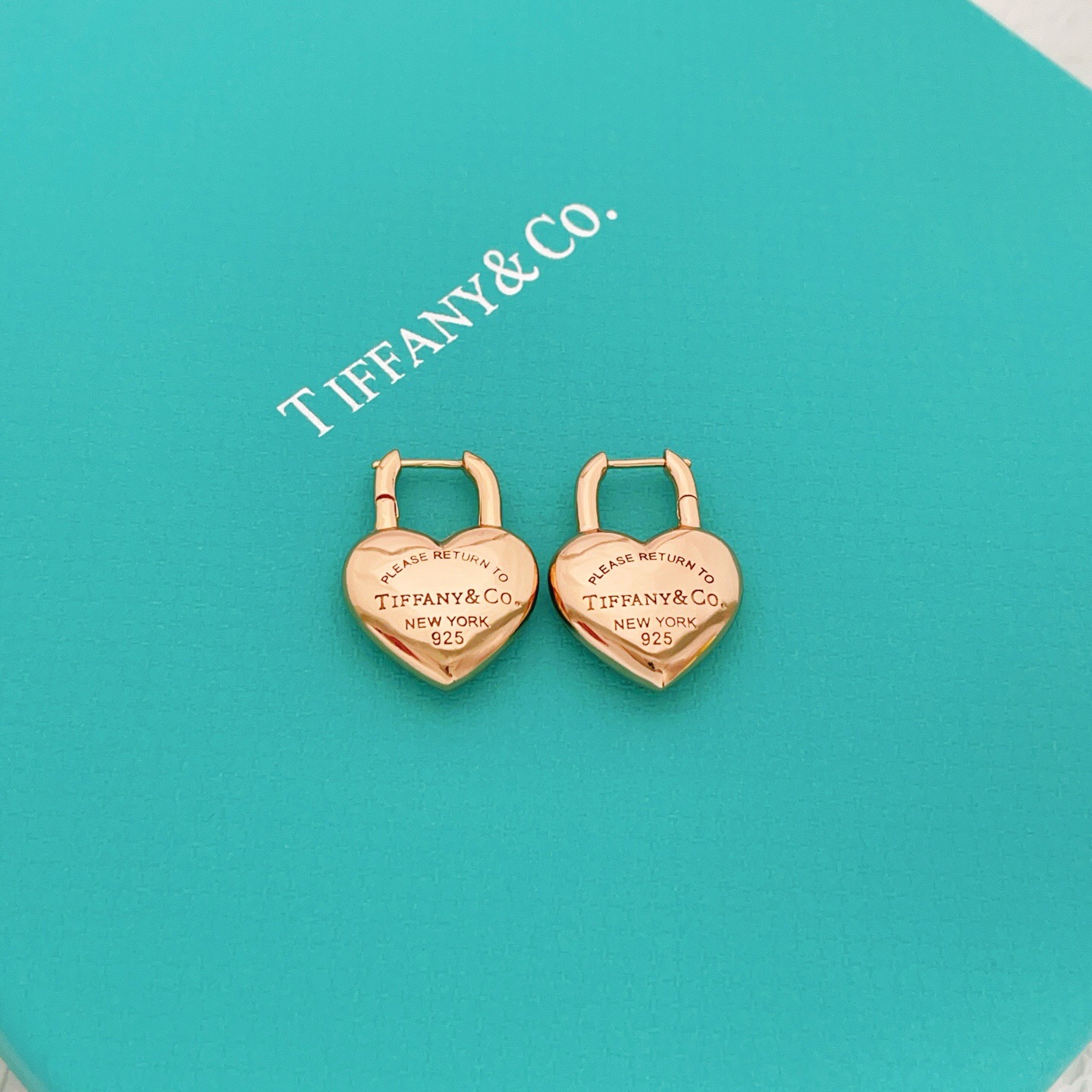 【Tiffany*帝芙尼最新款🆕🆕玫瑰金光面流苏925爱心耳钉】一致官网黄铜材质，非常的上镜‼️设计很特