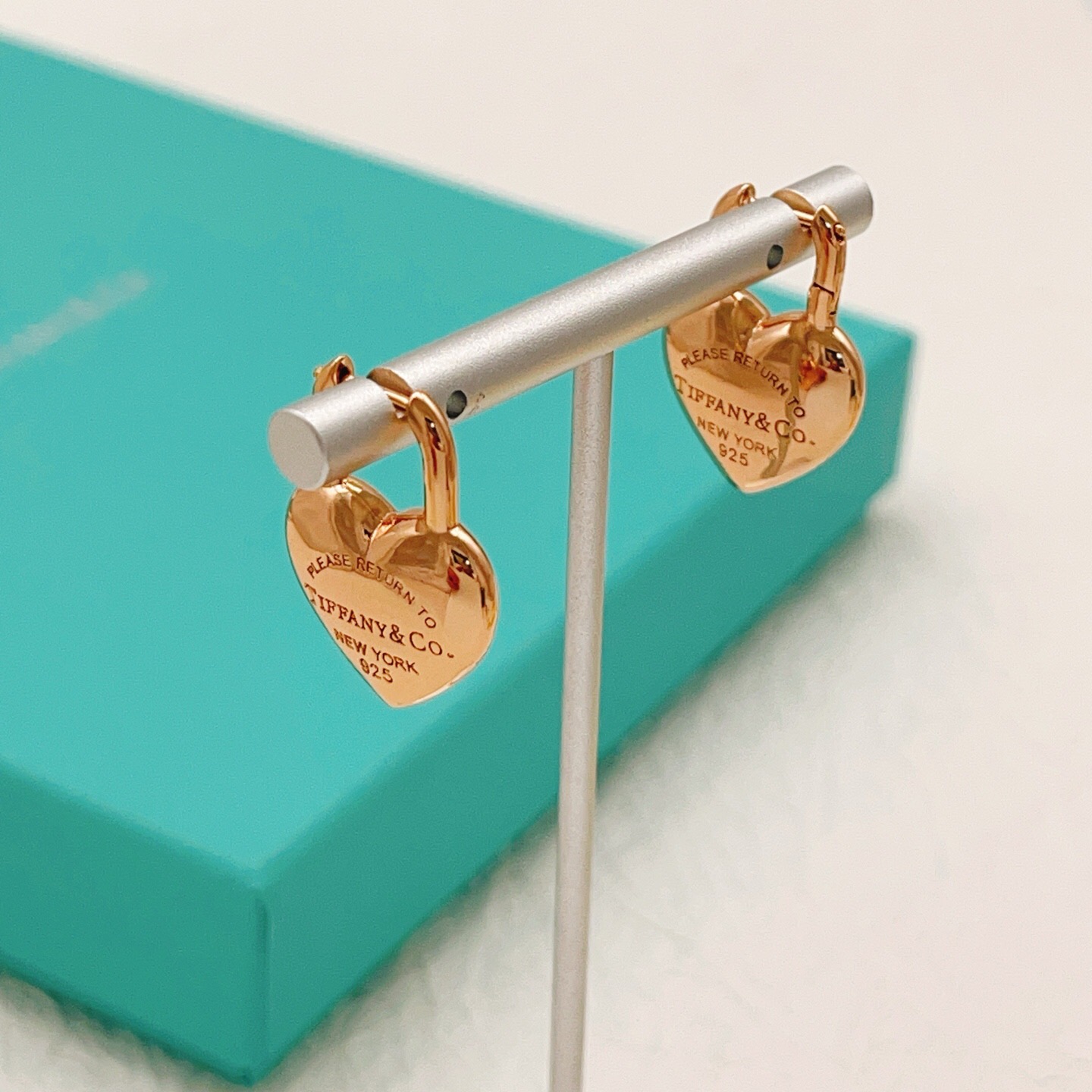 【Tiffany*帝芙尼最新款🆕🆕玫瑰金光面流苏925爱心耳钉】一致官网黄铜材质，非常的上镜‼️设计很特
