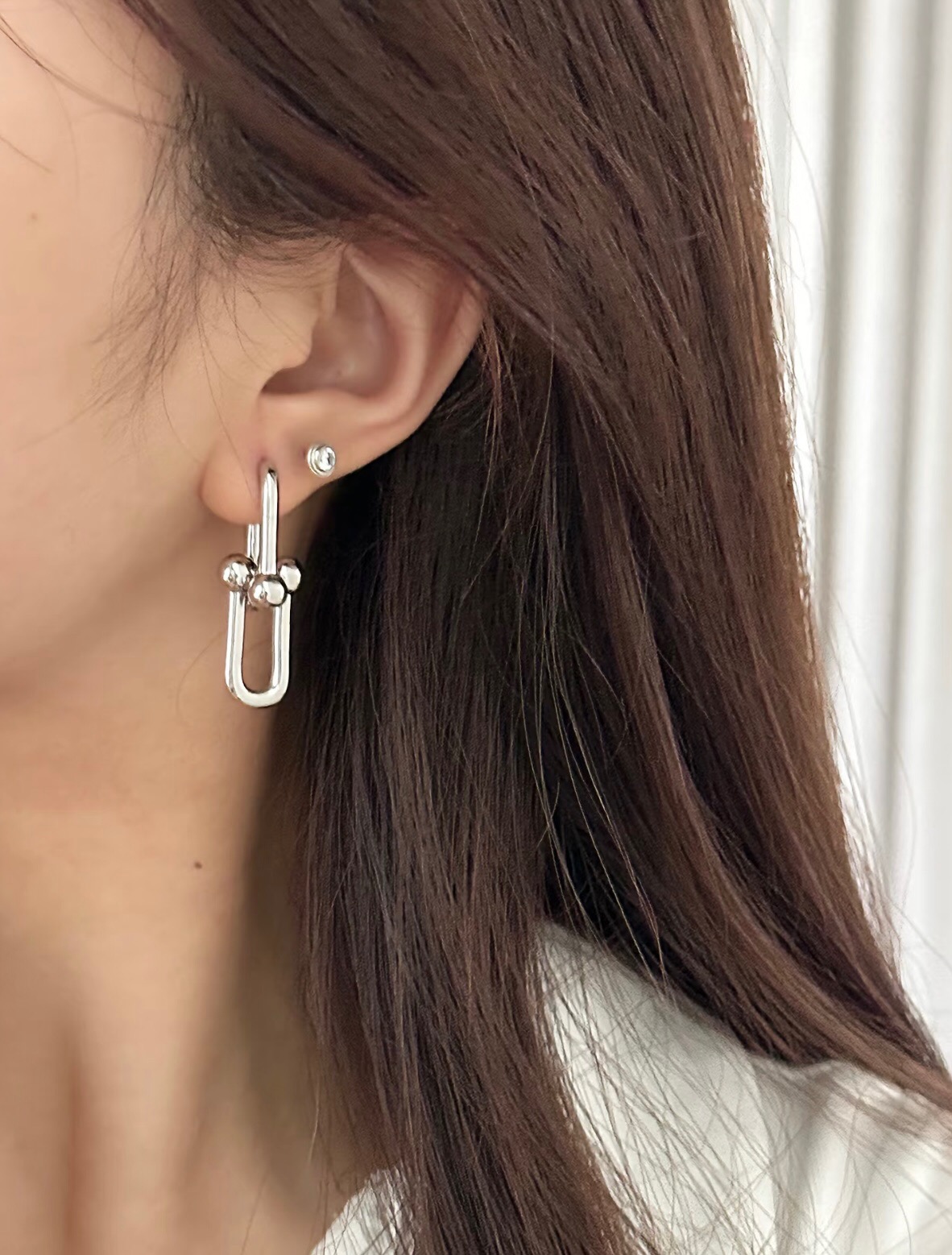 【Tiffany*帝芙尼最新款🆕🆕银色光面马蹄耳钉】一致官网黄铜材质，非常的上镜‼️设计很特别值得入手。