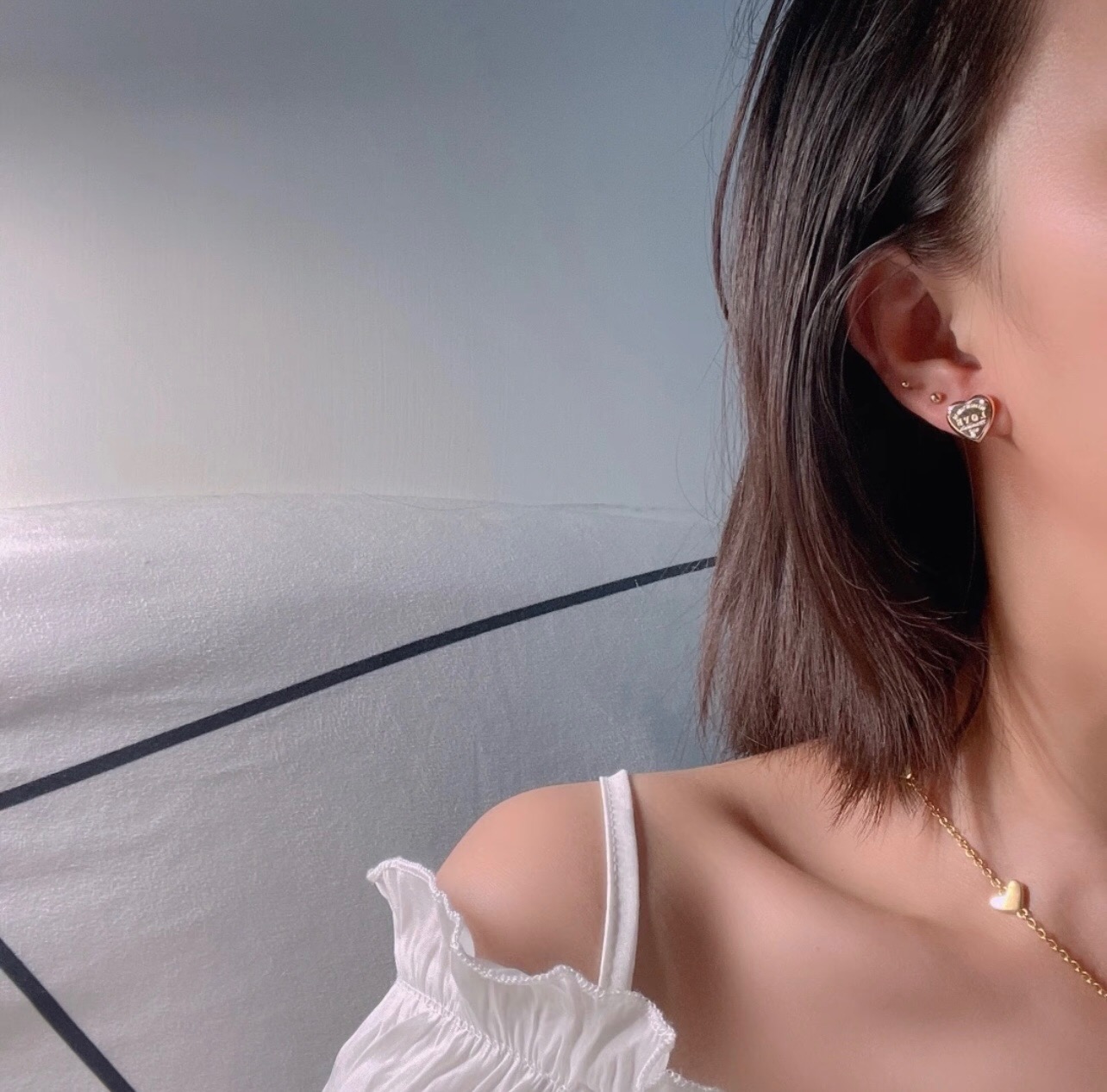 【Tiffany*帝芙尼最新款🆕🆕银色光面爱心耳钉】一致官网黄铜材质，非常的上镜‼️设计很特别值得入手。