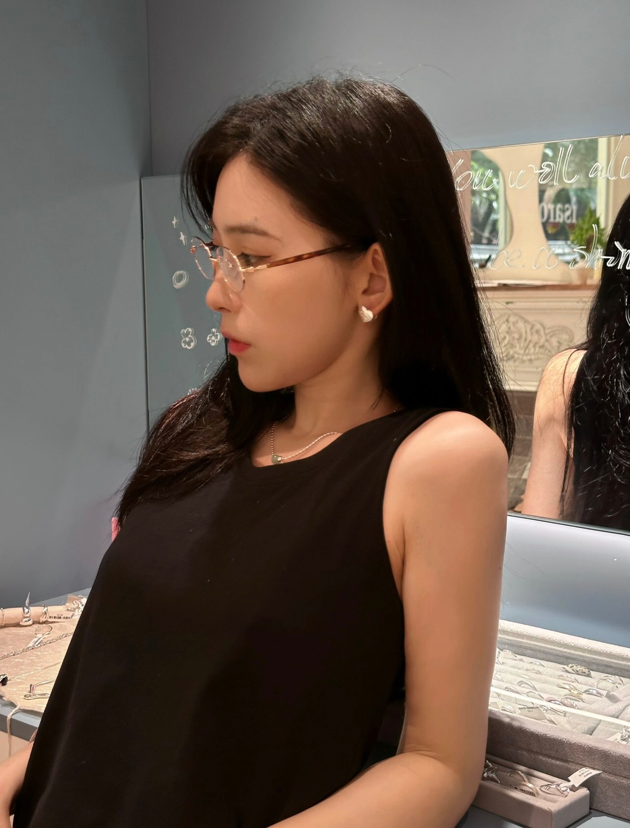 【Tiffany*帝芙尼最新款🆕🆕玫瑰金光面爱心耳钉】一致官网黄铜材质，非常的上镜‼️设计很特别值得入手