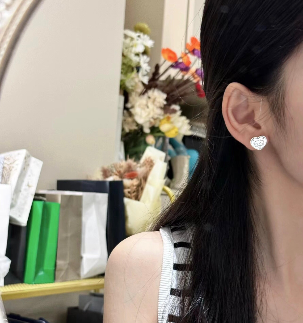 【Tiffany*帝芙尼最新款🆕🆕玫瑰金光面爱心耳钉】一致官网黄铜材质，非常的上镜‼️设计很特别值得入手