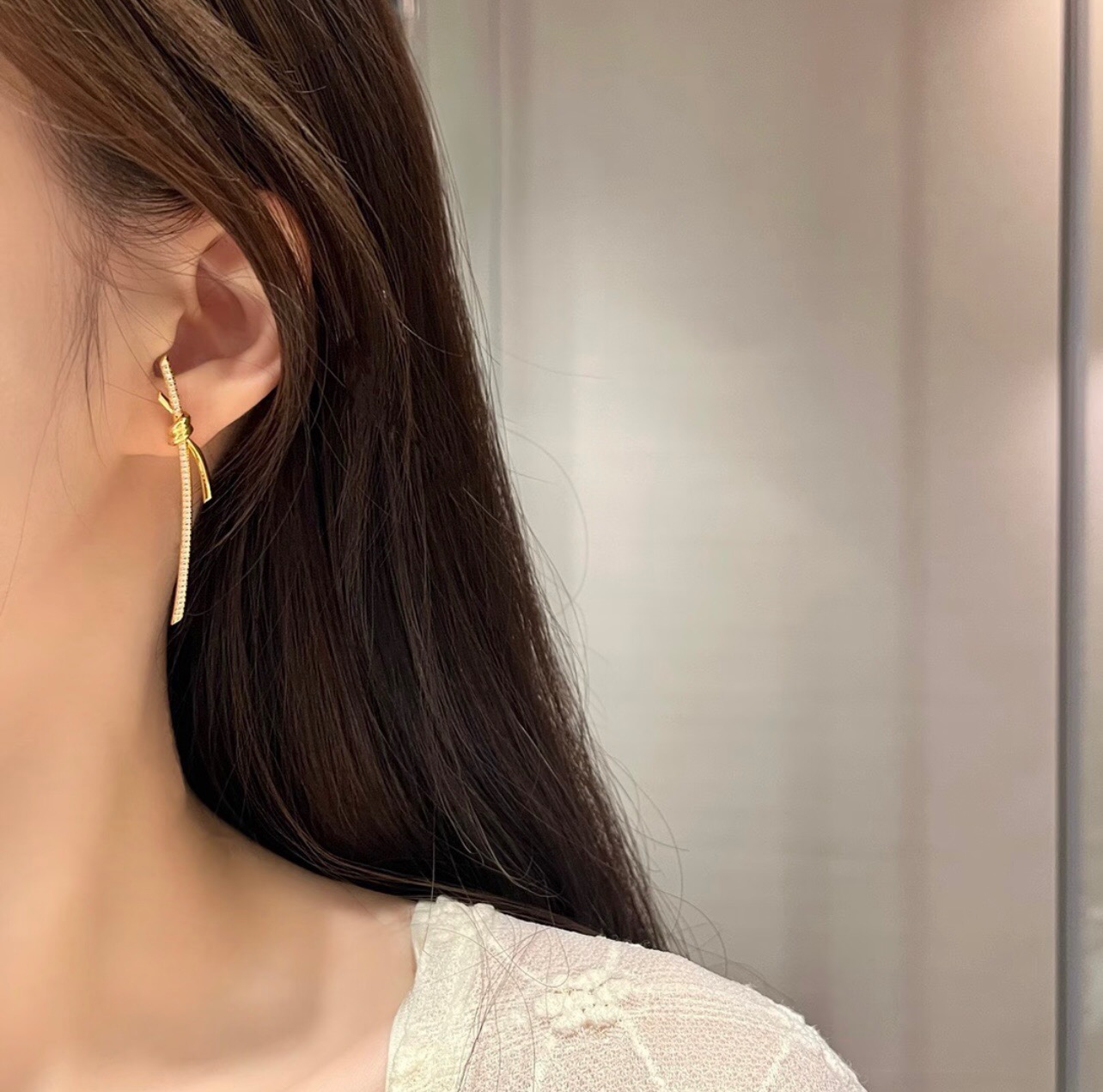 【Tiffany*帝芙尼最新款🆕🆕银色满天星绳结耳钉】一致官网黄铜材质，非常的上镜‼️设计很特别值得入手