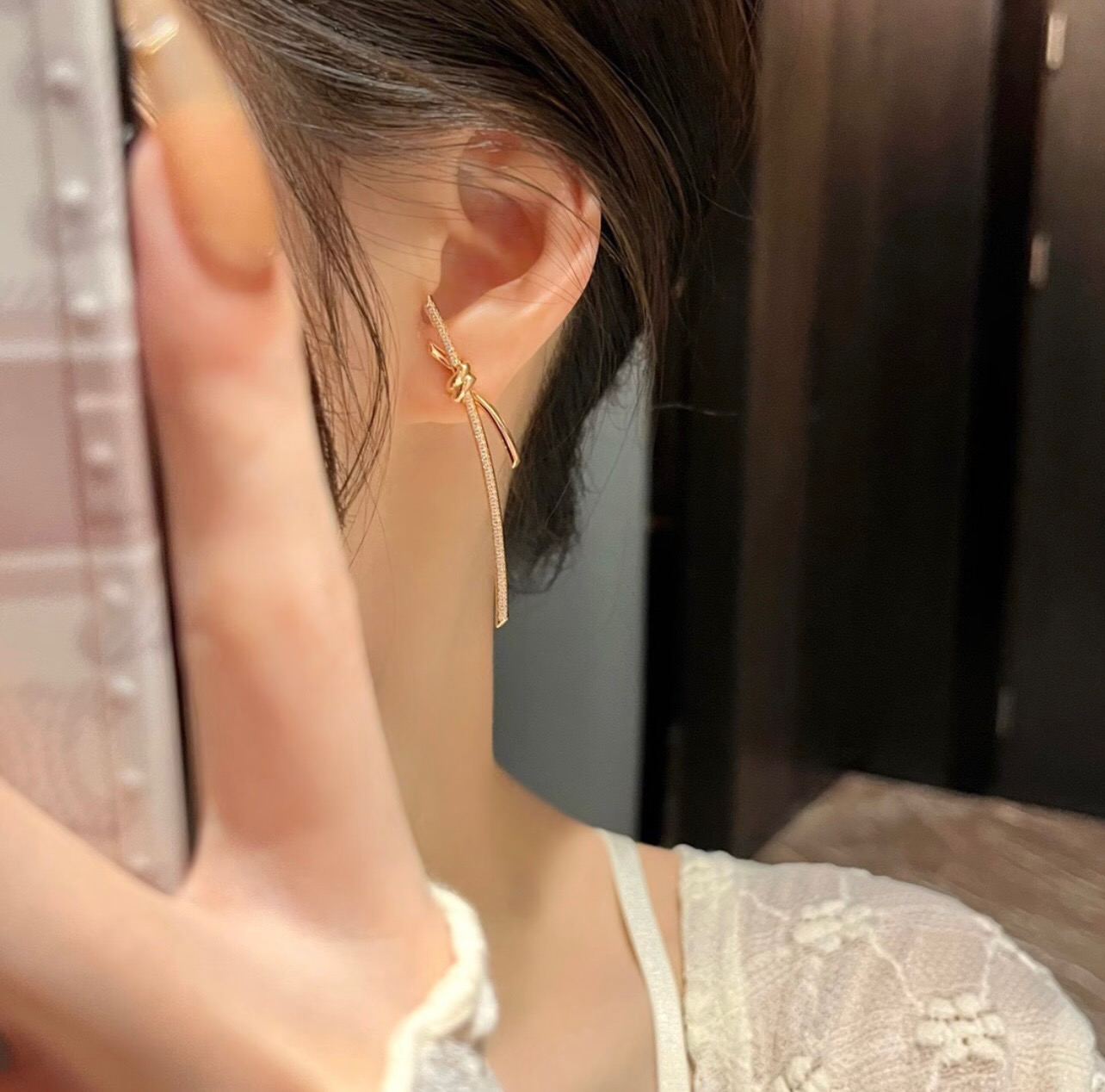 【Tiffany*帝芙尼最新款🆕🆕玫瑰金满天星绳结耳钉】一致官网黄铜材质，非常的上镜‼️设计很特别值得入