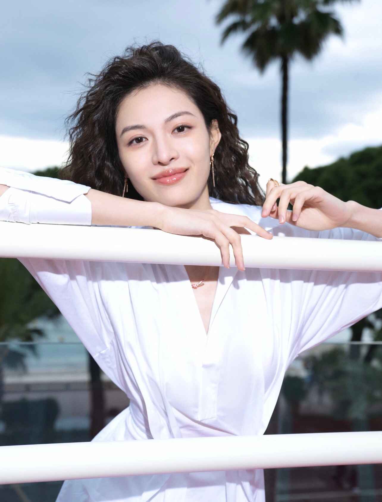 【Tiffany*帝芙尼最新款🆕🆕玫瑰金满天星绳结耳钉】一致官网黄铜材质，非常的上镜‼️设计很特别值得入