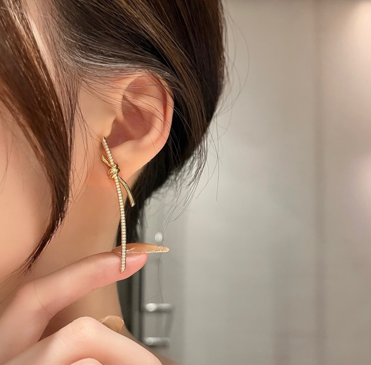 【Tiffany*帝芙尼最新款🆕🆕玫瑰金满天星绳结耳钉】一致官网黄铜材质，非常的上镜‼️设计很特别值得入