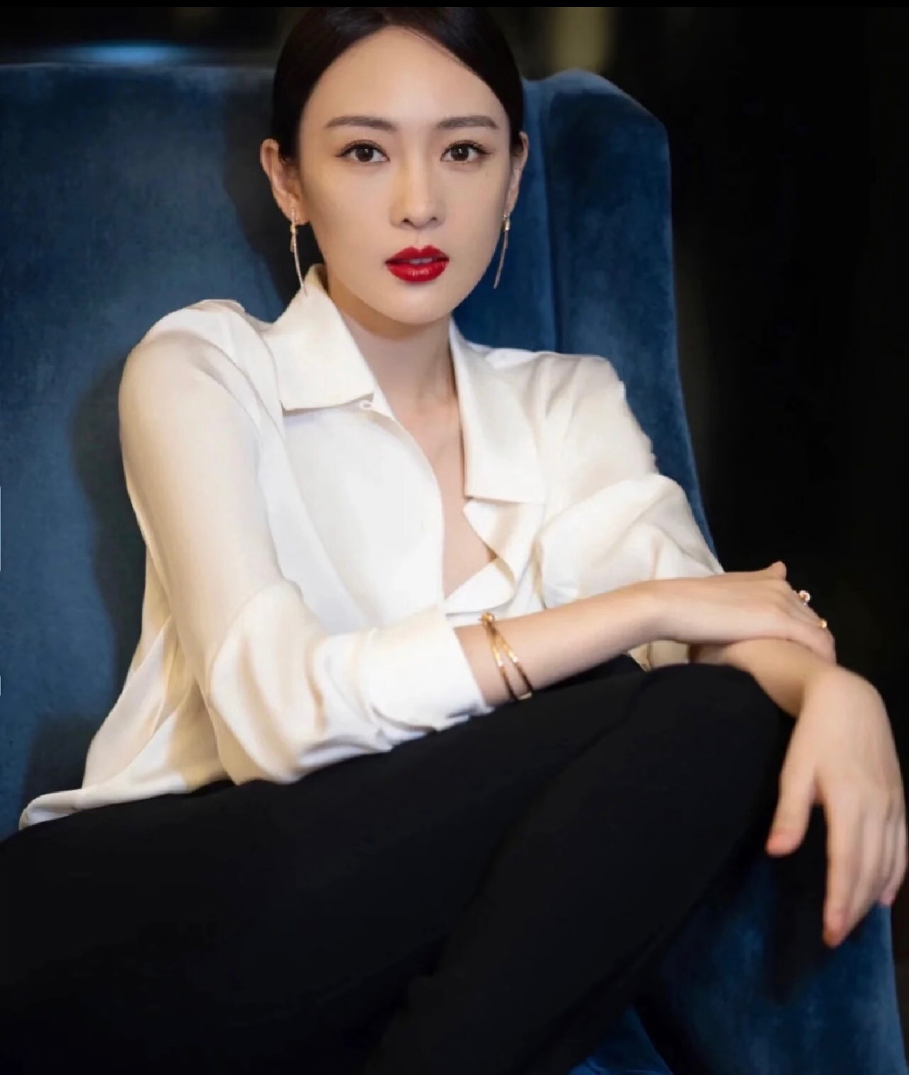【Tiffany*帝芙尼最新款🆕🆕玫瑰金满天星绳结耳钉】一致官网黄铜材质，非常的上镜‼️设计很特别值得入
