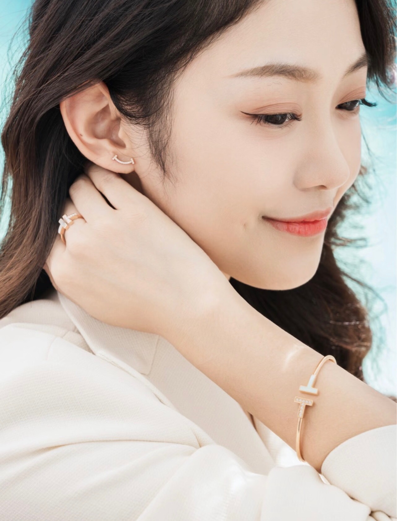 【Tiffany*帝芙尼最新款🆕🆕银色满天星笑脸耳钉】一致官网黄铜材质，非常的上镜‼️设计很特别值得入手
