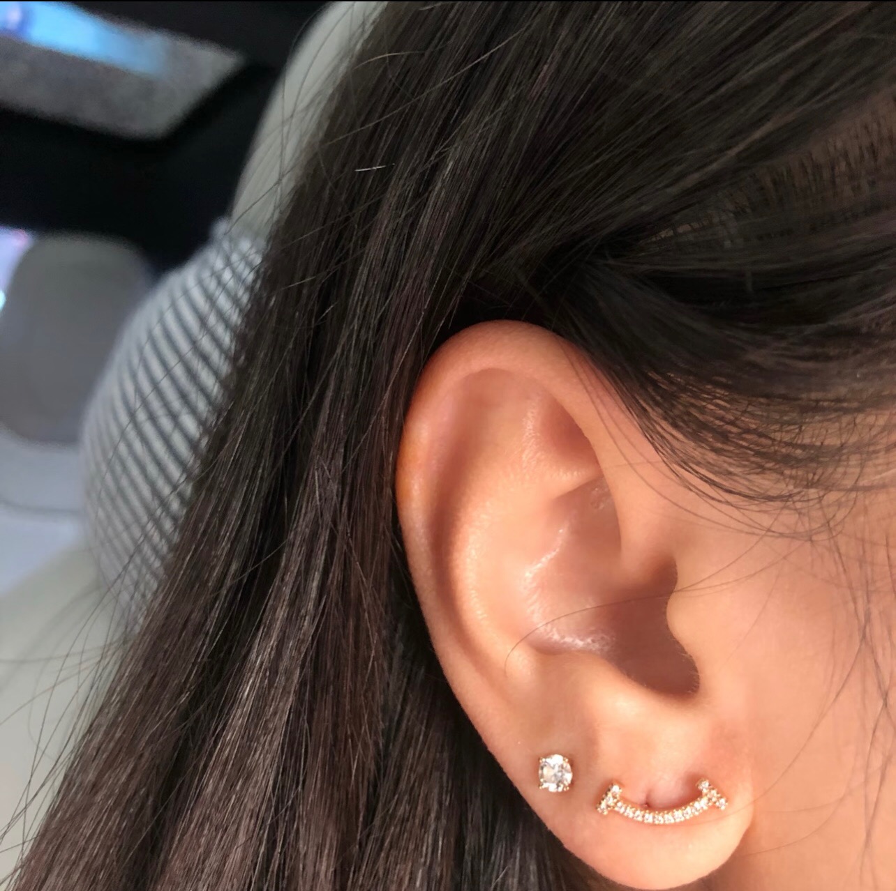 【Tiffany*帝芙尼最新款🆕🆕金色满天星笑脸耳钉】一致官网黄铜材质，非常的上镜‼️设计很特别值得入手