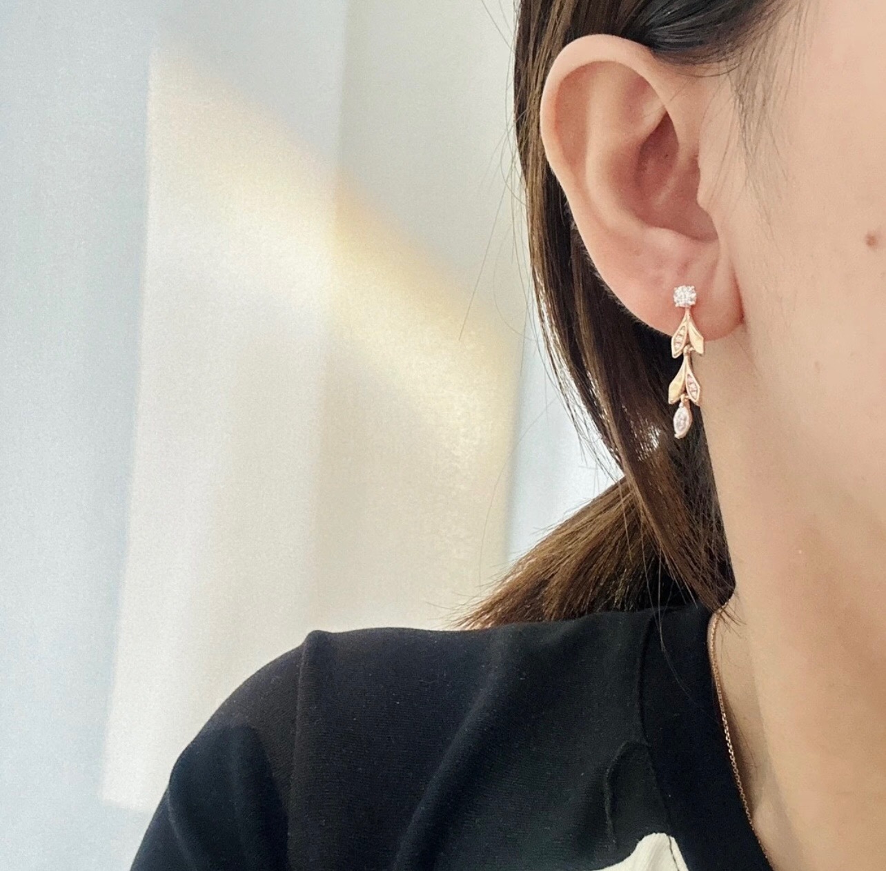 【Tiffany*帝芙尼最新款🆕🆕玫瑰金流苏叶片耳钉】一致官网黄铜材质，非常的上镜‼️设计很特别值得入手