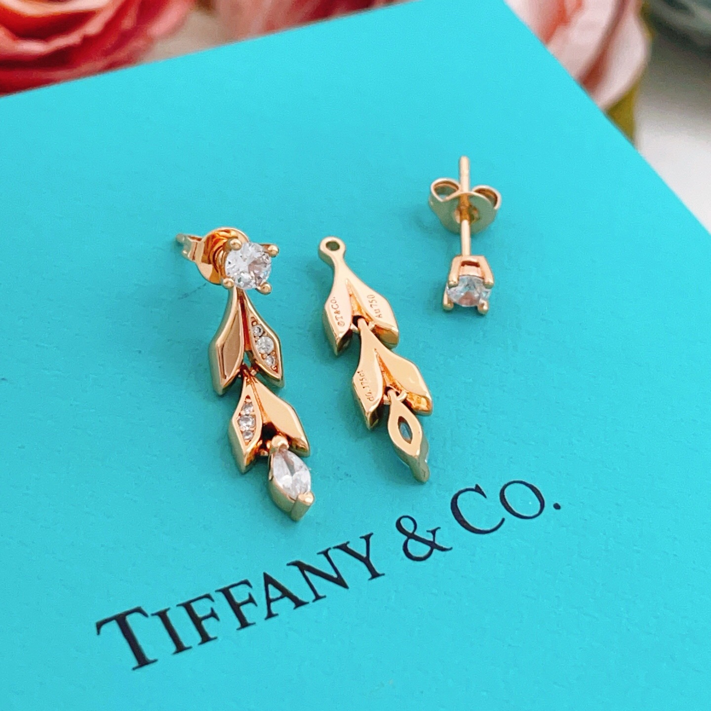 【Tiffany*帝芙尼最新款🆕🆕玫瑰金流苏叶片耳钉】一致官网黄铜材质，非常的上镜‼️设计很特别值得入手