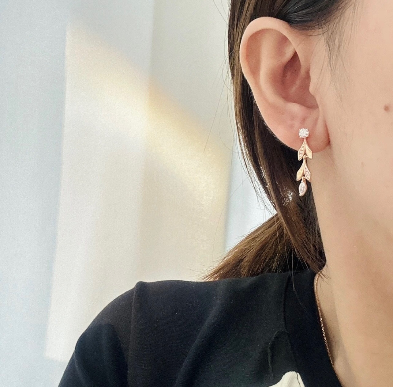 【Tiffany*帝芙尼最新款🆕🆕玫瑰金流苏叶片耳钉】一致官网黄铜材质，非常的上镜‼️设计很特别值得入手