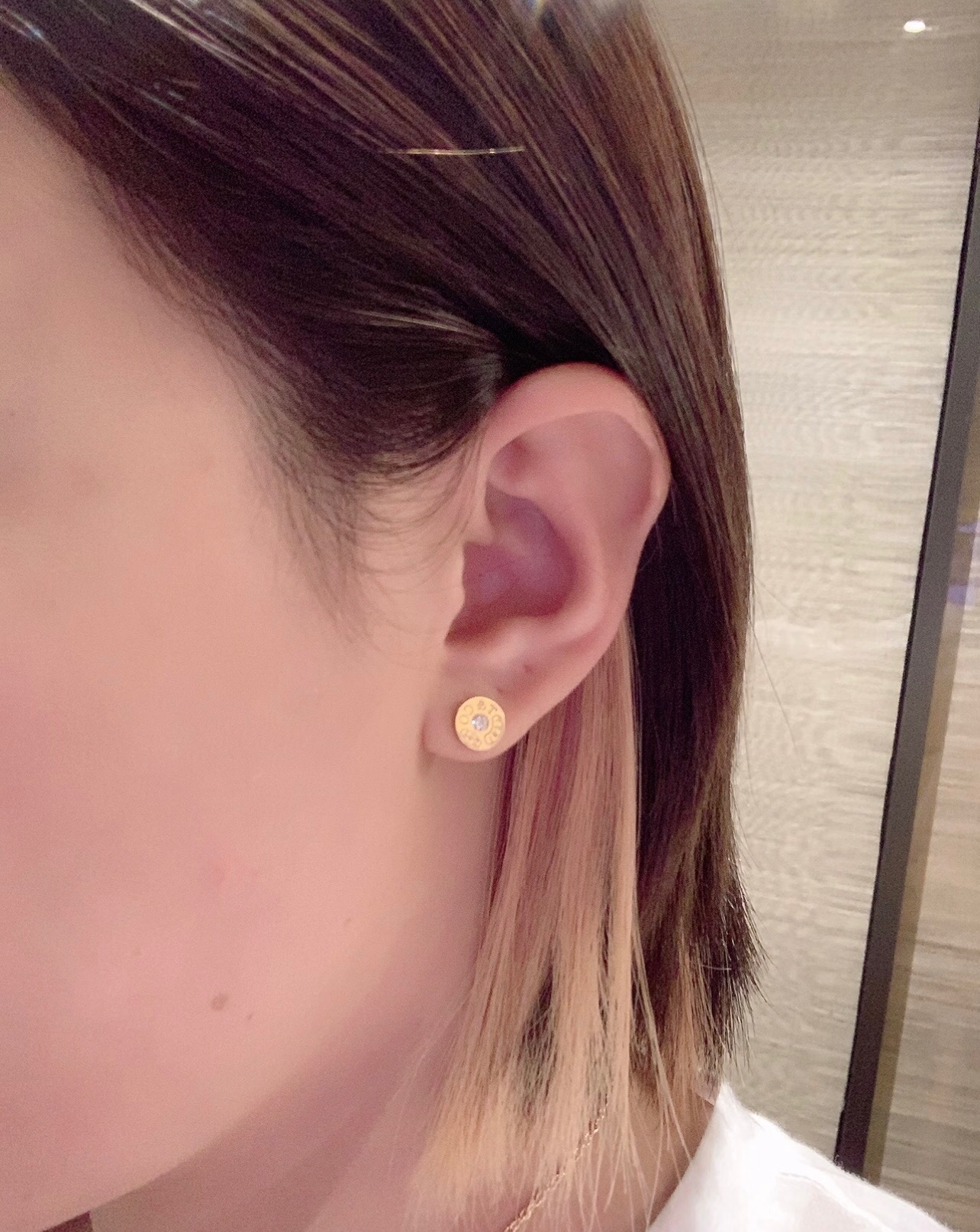 【Tiffany*帝芙尼最新款🆕🆕玫瑰金单钻圆形字母耳钉】一致官网黄铜材质，非常的上镜‼️设计很特别值得