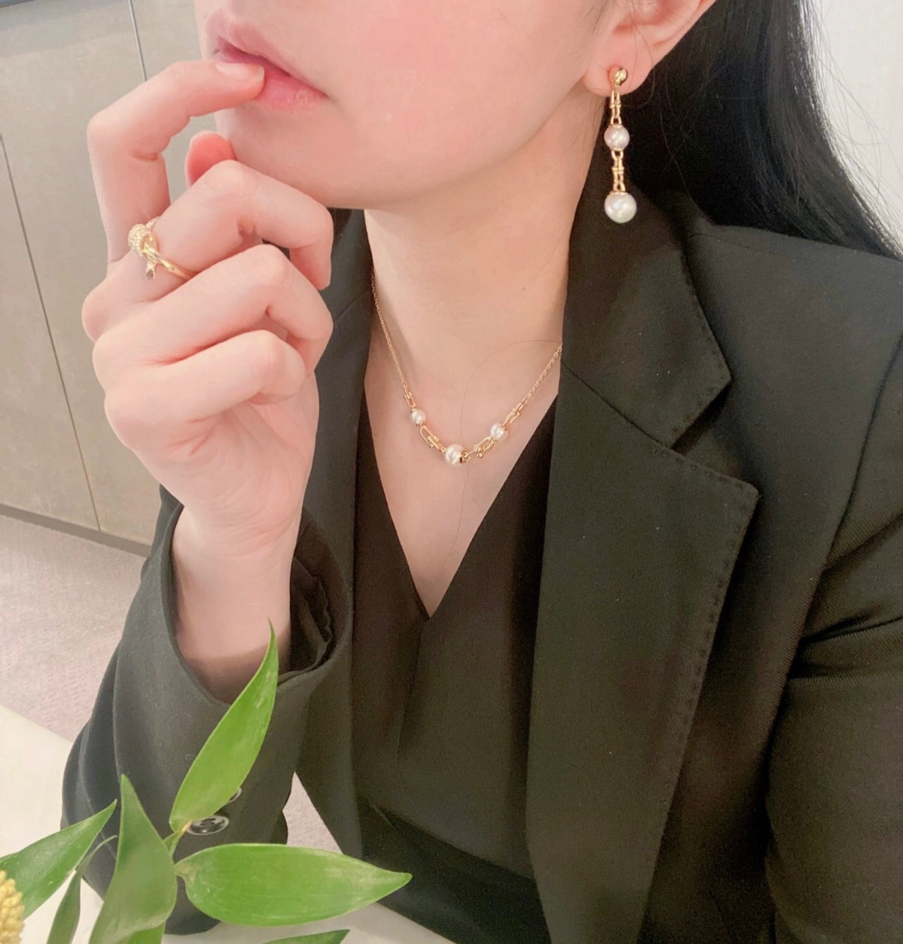【Tiffany*帝芙尼最新款🆕🆕银色流苏珍珠耳钉】一致官网黄铜材质，非常的上镜‼️设计很特别值得入手。