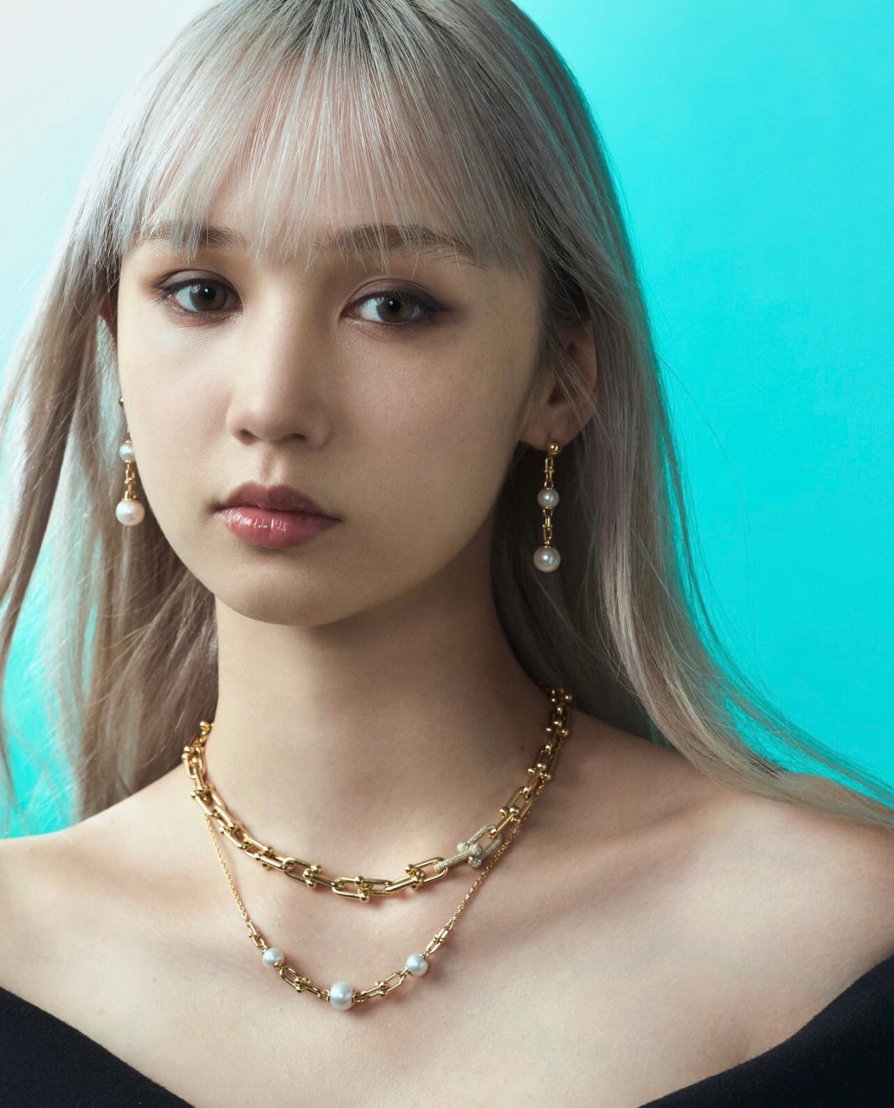【Tiffany*帝芙尼最新款🆕🆕金色流苏珍珠耳钉】一致官网黄铜材质，非常的上镜‼️设计很特别值得入手。