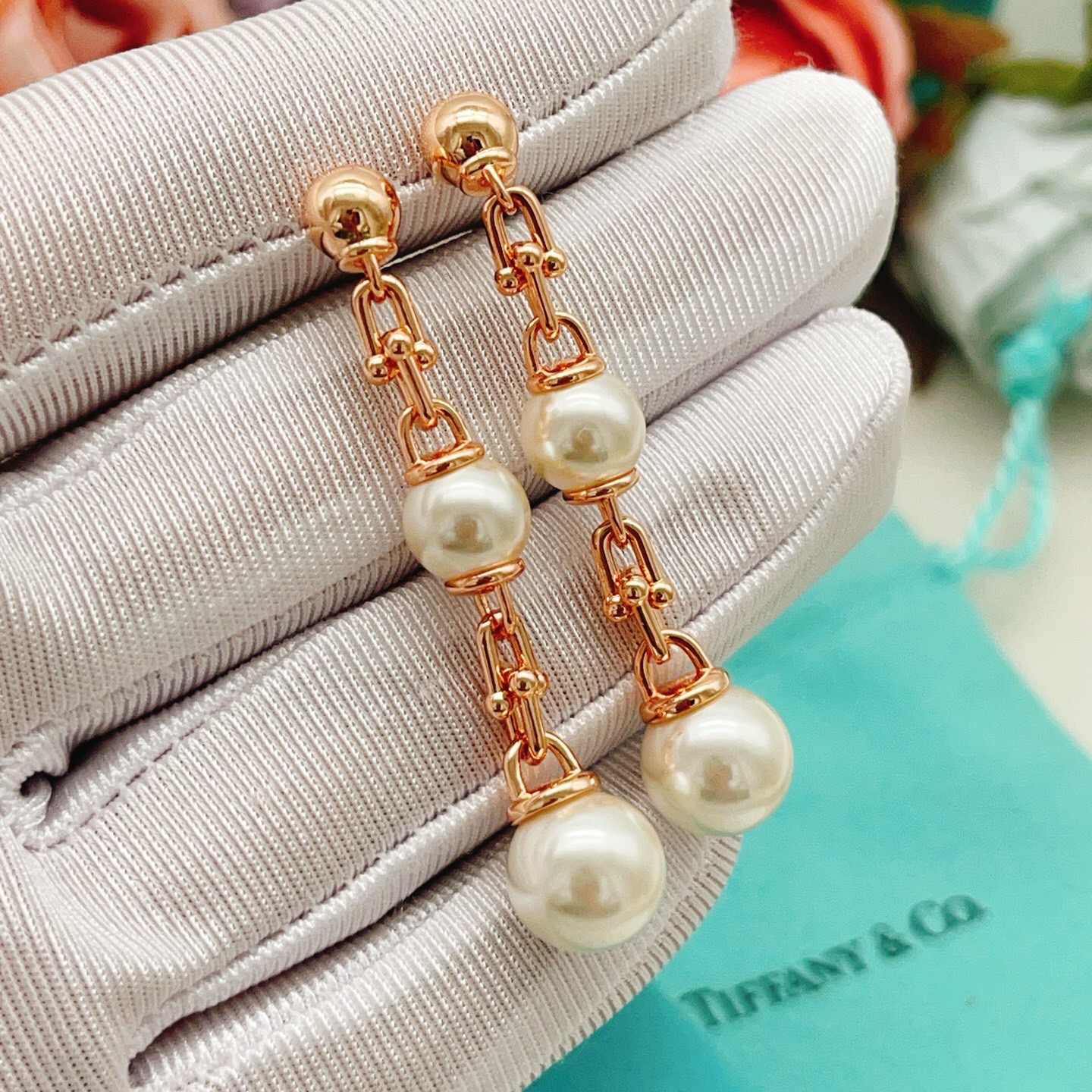 【Tiffany*帝芙尼最新款🆕🆕玫瑰金流苏珍珠耳钉】一致官网黄铜材质，非常的上镜‼️设计很特别值得入手