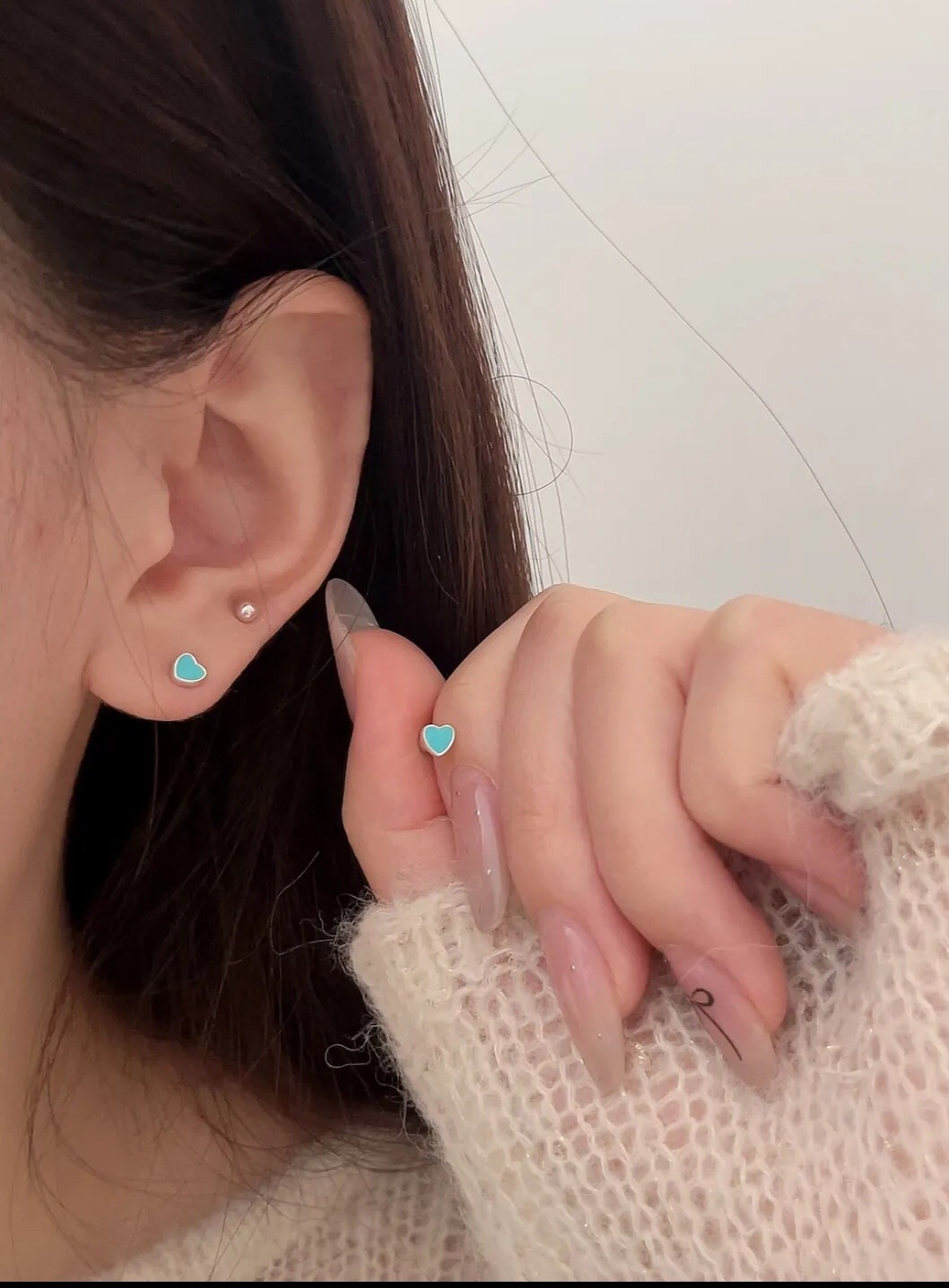【Tiffany*帝芙尼最新款🆕🆕银色蓝爱心耳钉】一致官网黄铜材质，非常的上镜‼️设计很特别值得入手。高