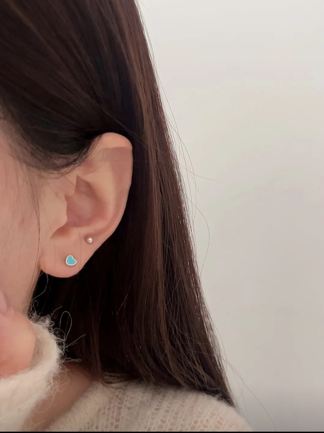 【Tiffany*帝芙尼最新款🆕🆕银色蓝爱心耳钉】一致官网黄铜材质，非常的上镜‼️设计很特别值得入手。高