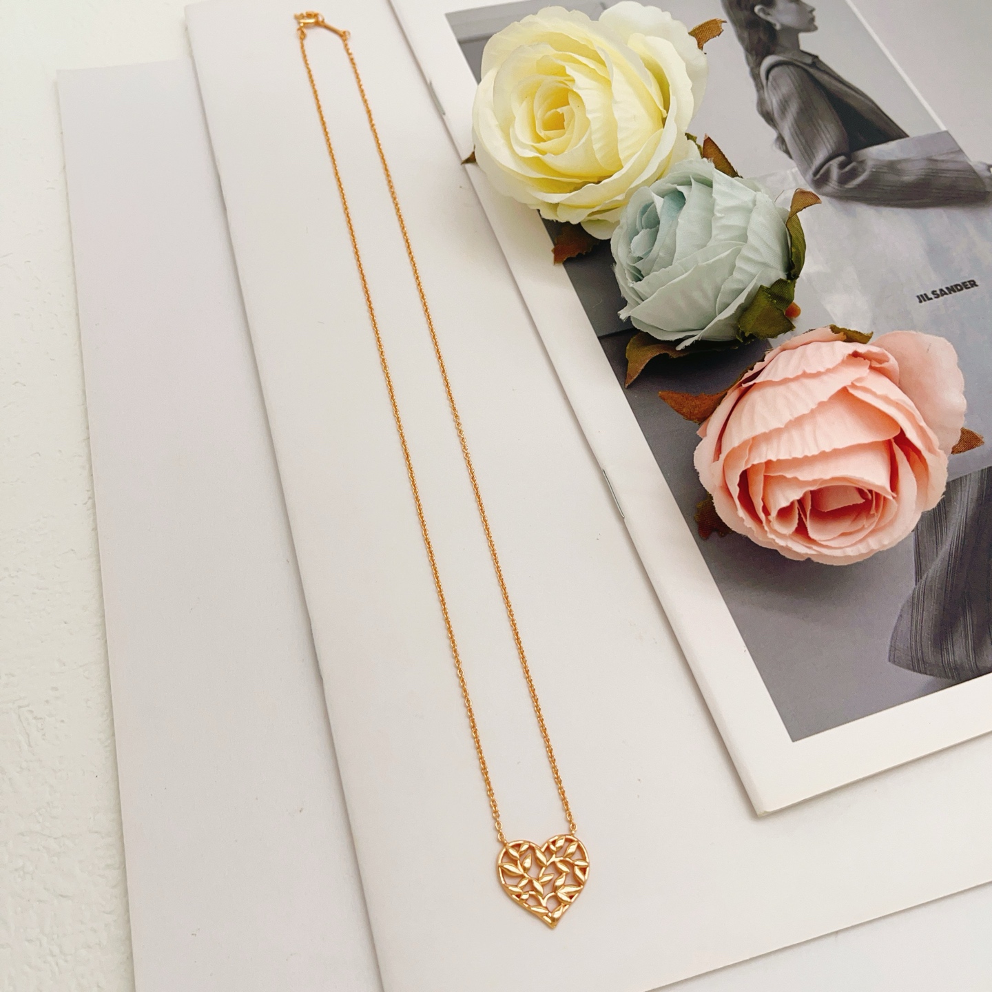【Tiffany*帝芙尼最新款🆕🆕玫瑰金光面爱心项链】一致官网黄铜材质，非常的上镜‼️设计很特别值得入手