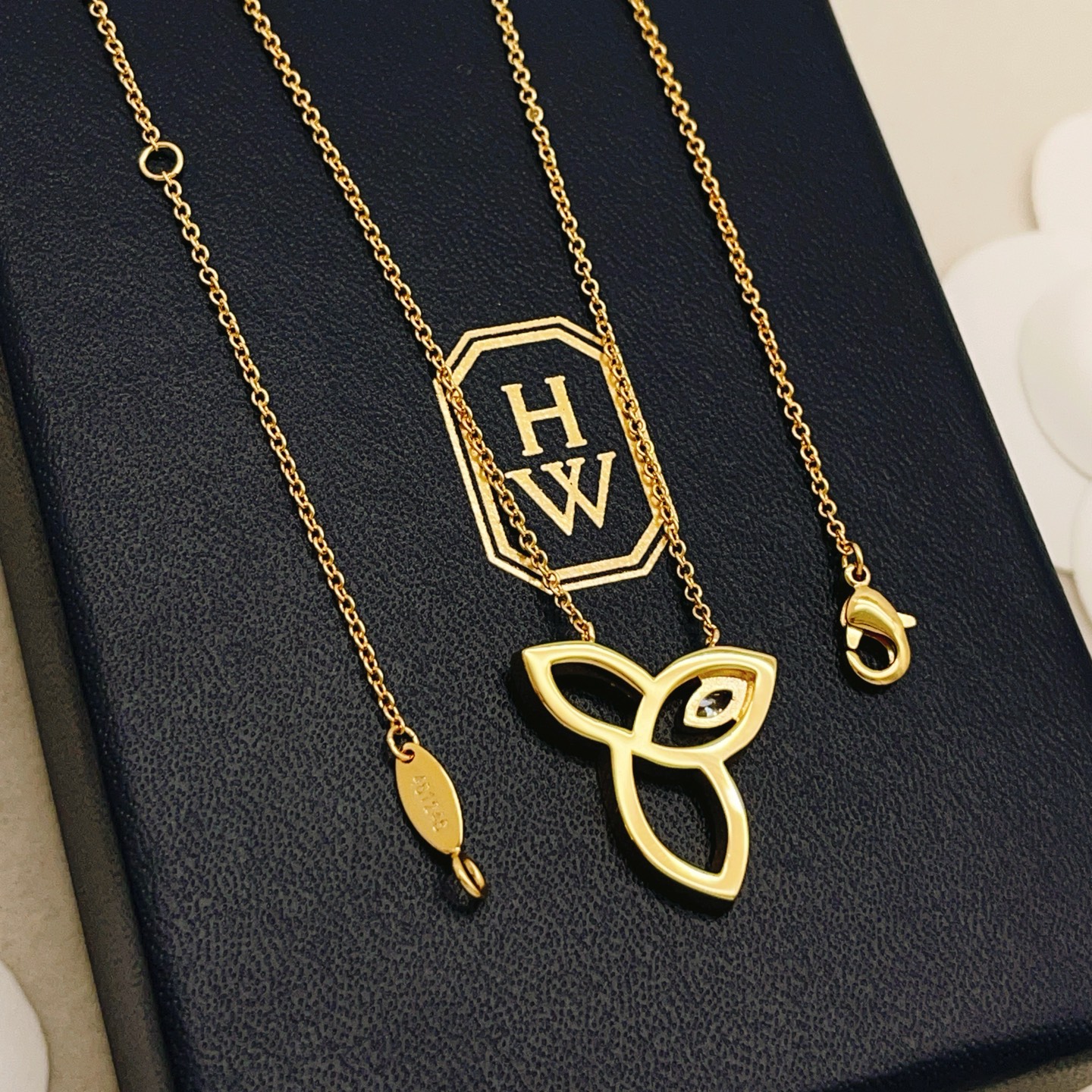 【Harr* winsto* 海瑞温斯最新款🆕🆕金色镶钻三叶马眼项链】一致官网黄铜材质，非常的上镜‼️设