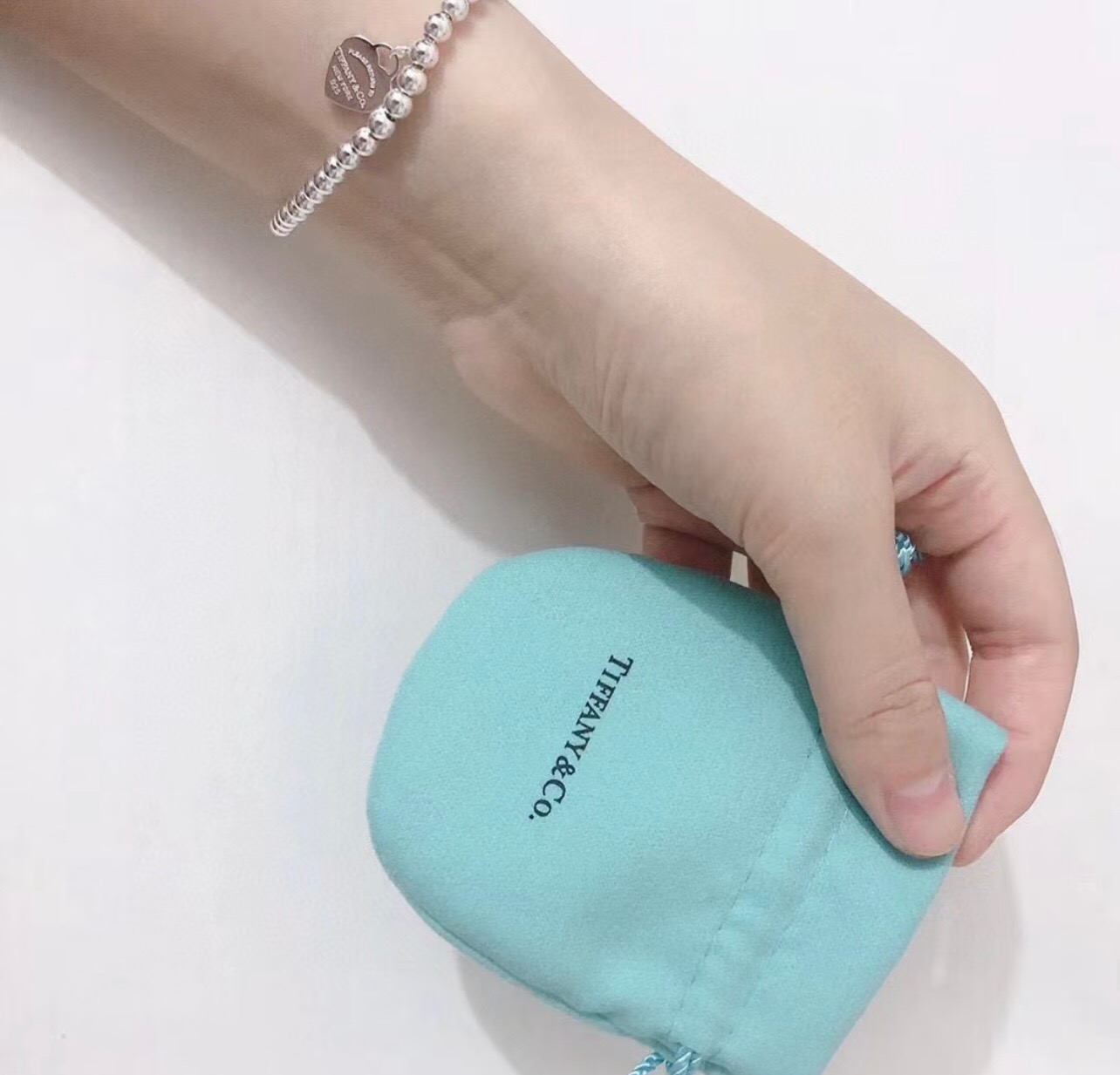 【Tiffany*帝芙尼最新款🆕🆕银色珍珠单钻爱心手链】一致官网黄铜材质，非常的上镜‼️设计很特别值得入