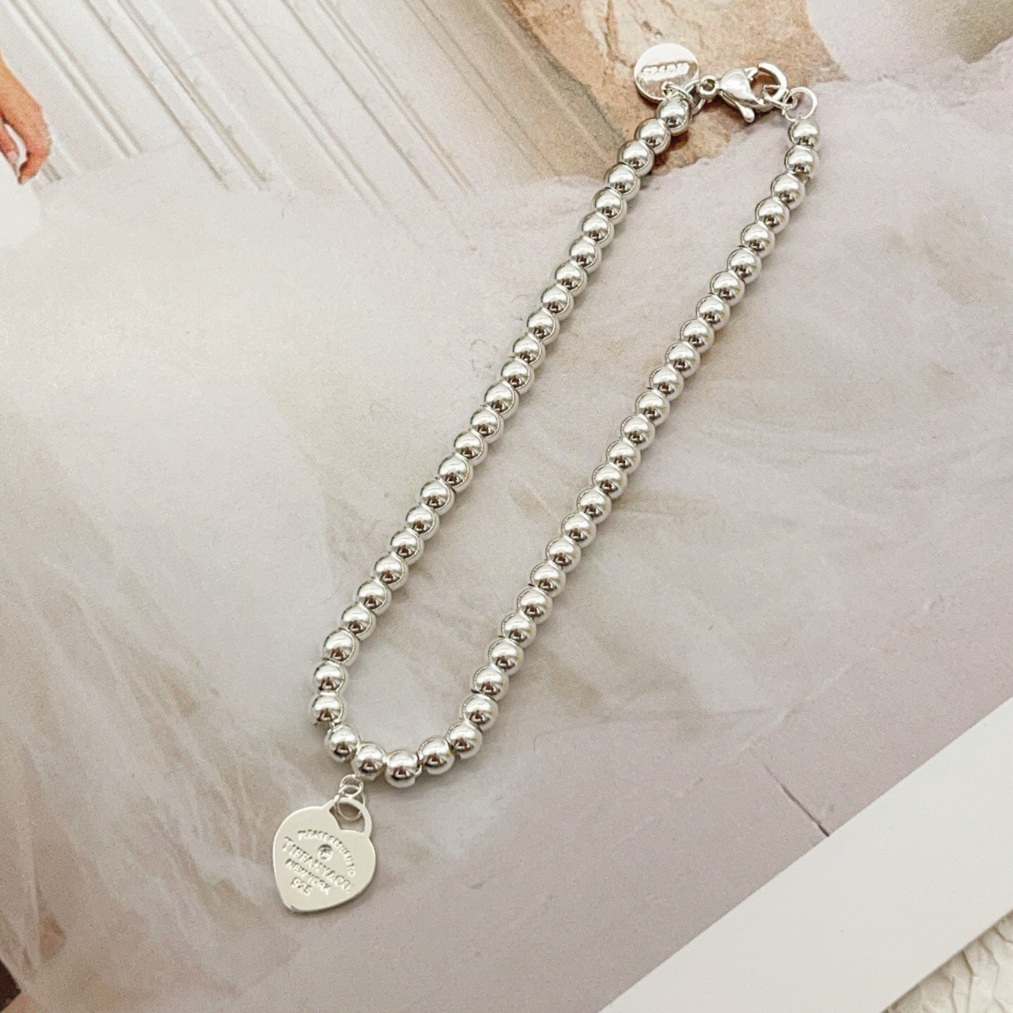 【Tiffany*帝芙尼最新款🆕🆕银色珍珠单钻爱心手链】一致官网黄铜材质，非常的上镜‼️设计很特别值得入