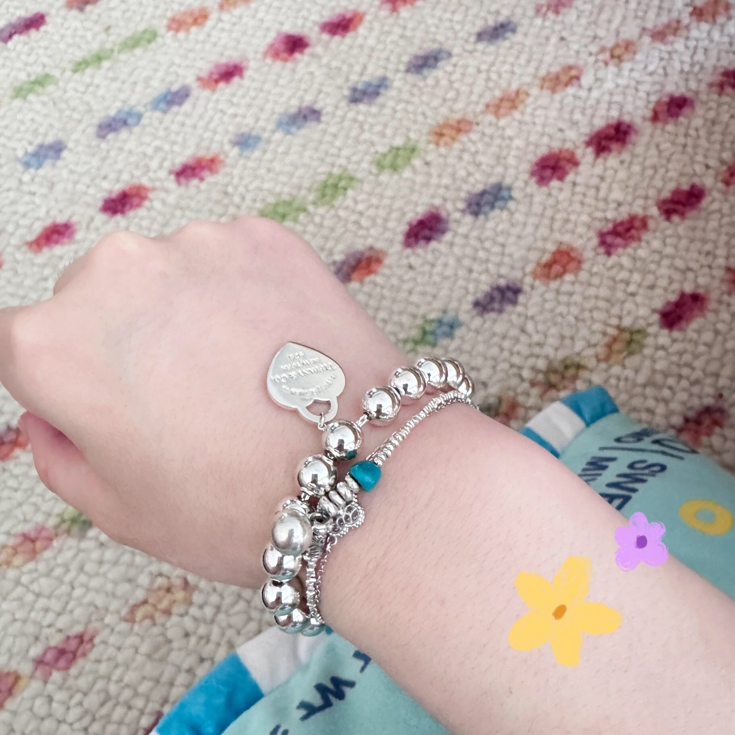 【Tiffany*帝芙尼最新款🆕🆕银色珍珠粉爱心手链】一致官网黄铜材质，非常的上镜‼️设计很特别值得入手