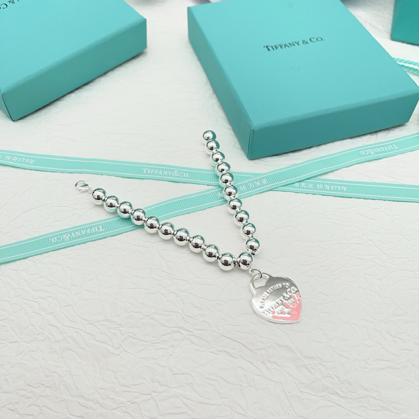 【Tiffany*帝芙尼最新款🆕🆕银色珍珠粉爱心手链】一致官网黄铜材质，非常的上镜‼️设计很特别值得入手
