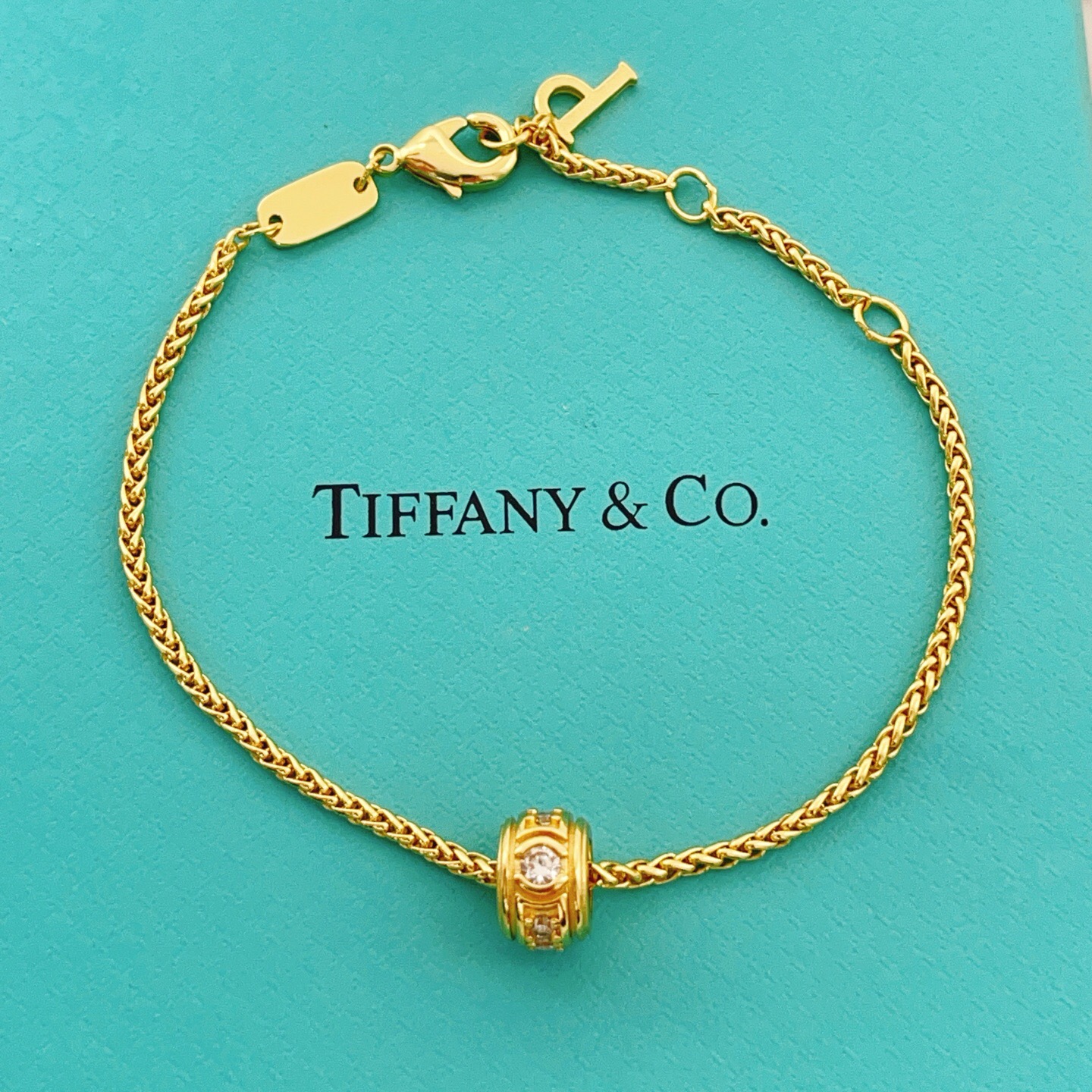 【Tiffany*帝芙尼最新款🆕🆕金色镶钻圆形鼓形手链】一致官网黄铜材质，非常的上镜‼️设计很特别值得入
