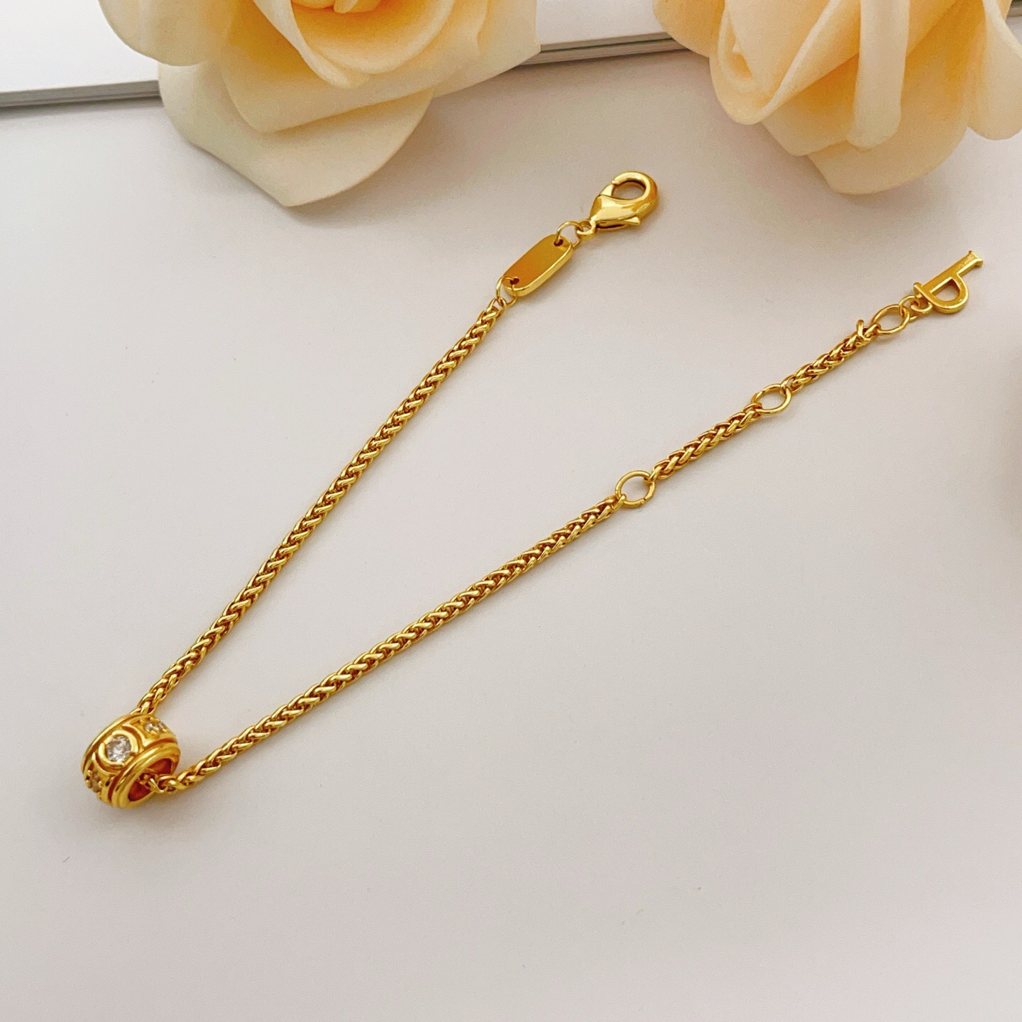 【Tiffany*帝芙尼最新款🆕🆕金色镶钻圆形鼓形手链】一致官网黄铜材质，非常的上镜‼️设计很特别值得入