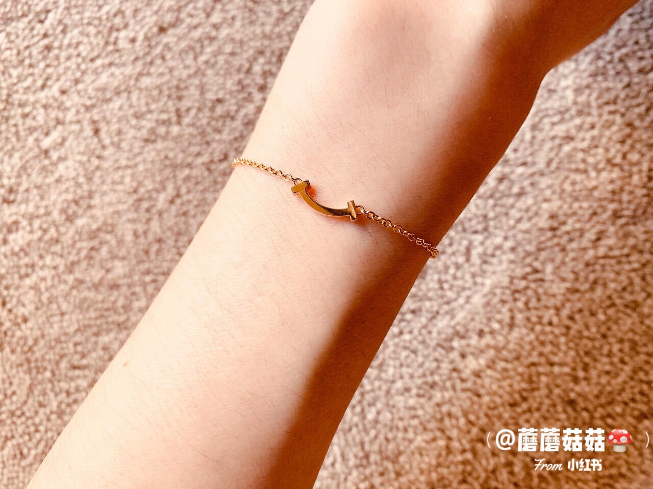 【Tiffany*帝芙尼最新款🆕🆕金色光面笑脸手链】一致官网黄铜材质，非常的上镜‼️设计很特别值得入手。