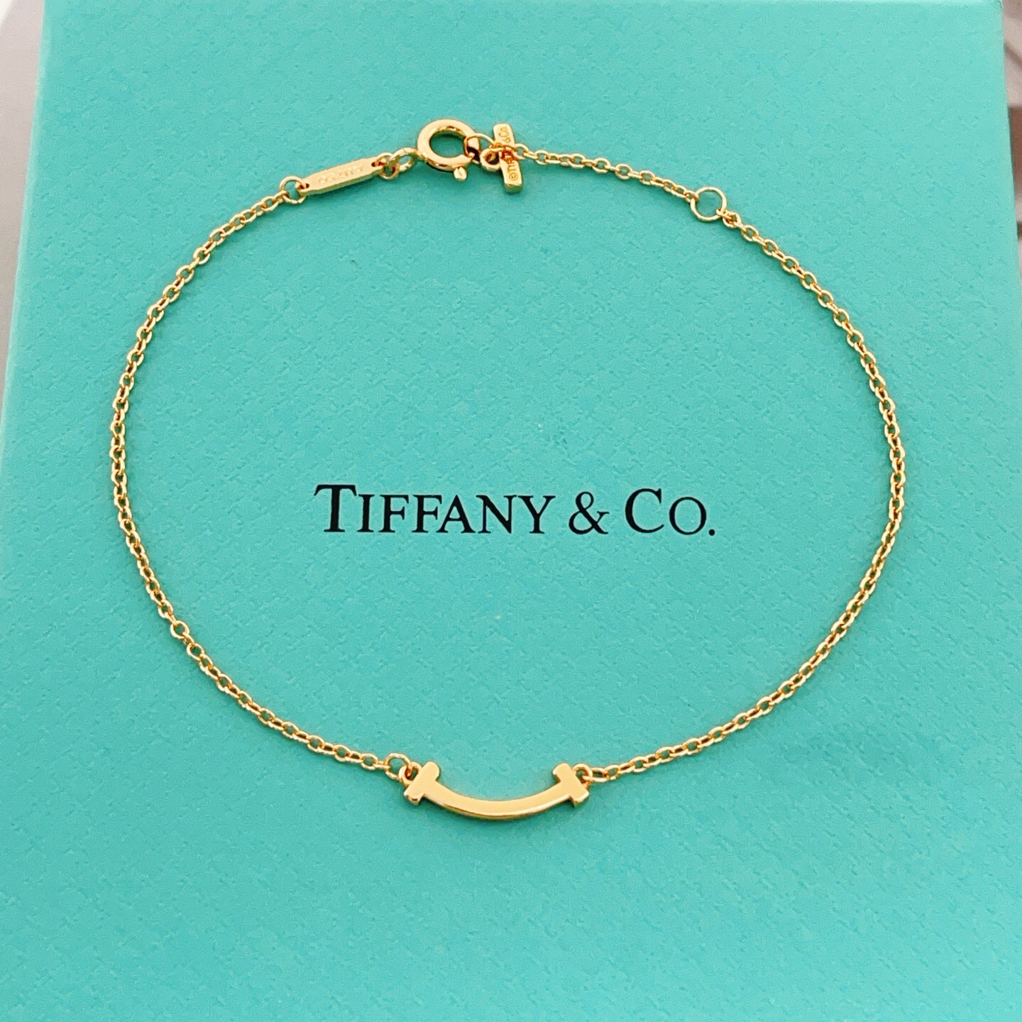 【Tiffany*帝芙尼最新款🆕🆕玫瑰金光面笑脸手链】一致官网黄铜材质，非常的上镜‼️设计很特别值得入手