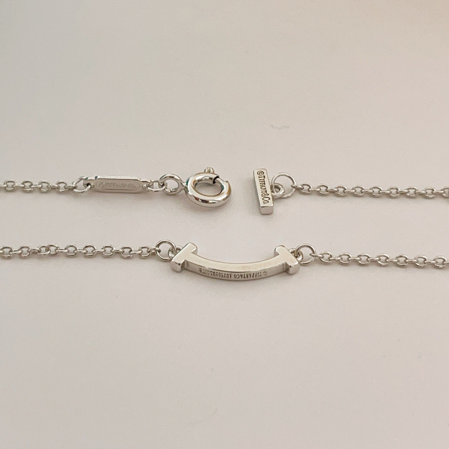 【Tiffany*帝芙尼最新款🆕🆕银色光面笑脸手链】一致官网黄铜材质，非常的上镜‼️设计很特别值得入手。