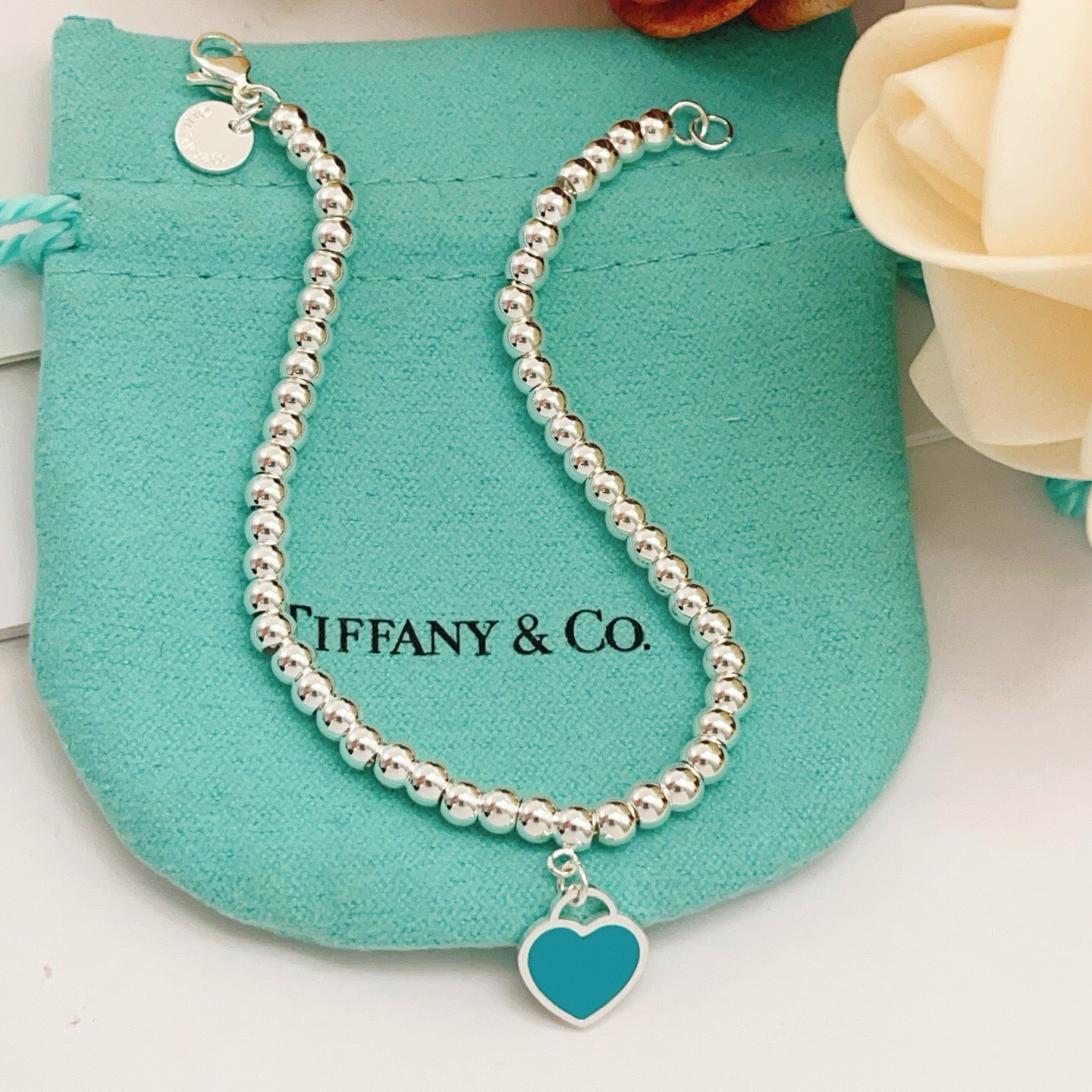 【Tiffany*帝芙尼最新款🆕🆕银色珍珠蓝爱心手链】一致官网黄铜材质，非常的上镜‼️设计很特别值得入手