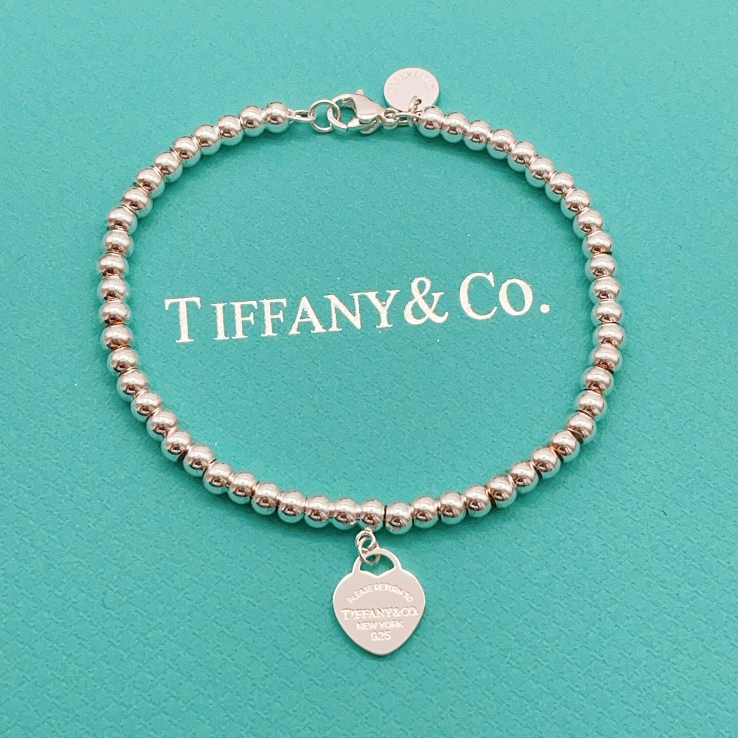 【Tiffany*帝芙尼最新款🆕🆕银色珍珠蓝爱心手链】一致官网黄铜材质，非常的上镜‼️设计很特别值得入手